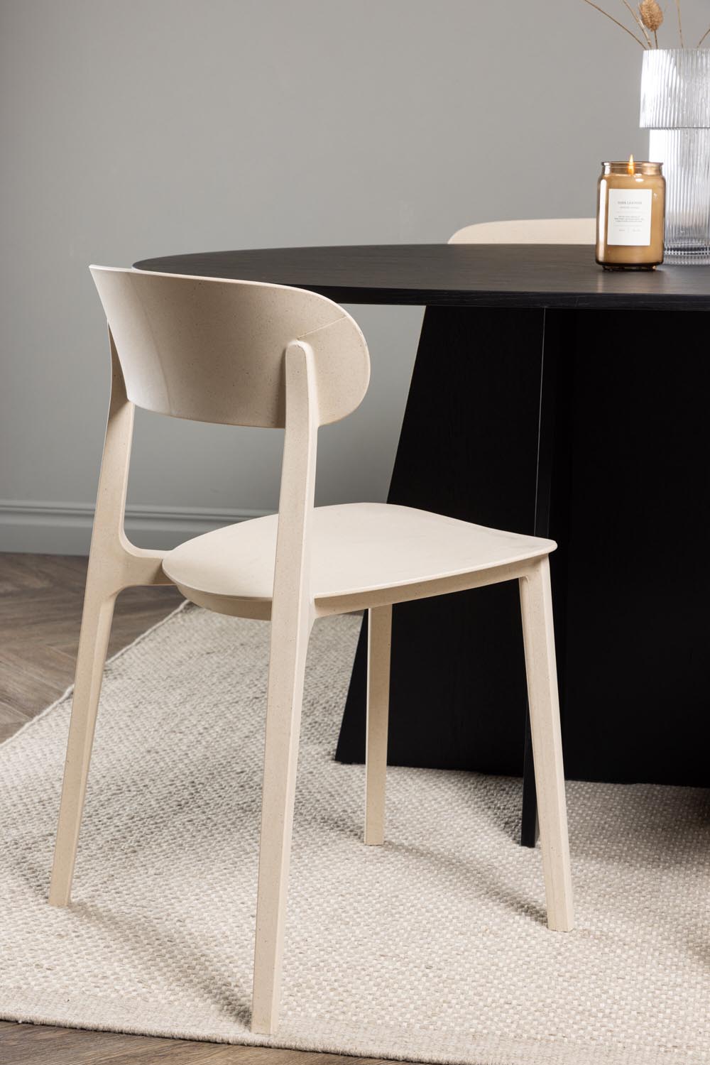 Bootcut Oval Esstisch + 6 x Åstol Esszimmerstuhl in präsentiert im Onlineshop von KAQTU Design AG. Esszimmerset ist von Venture Home