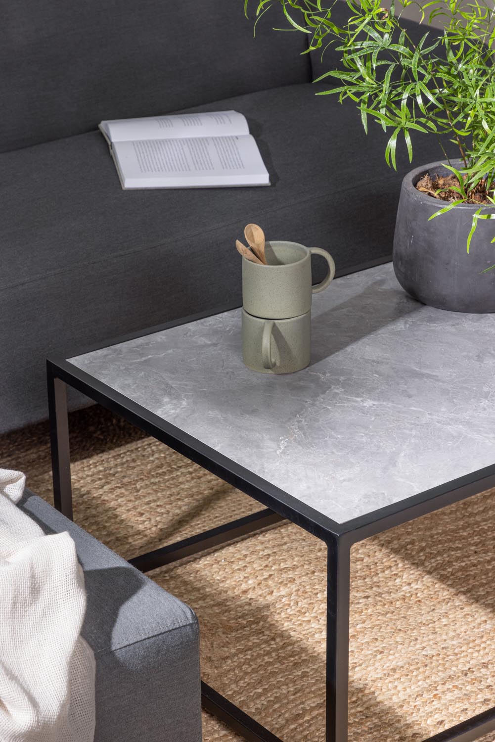 Mekka Sofa Outdoorset 124cm in Anthrazit präsentiert im Onlineshop von KAQTU Design AG. Loungeset ist von Venture Home
