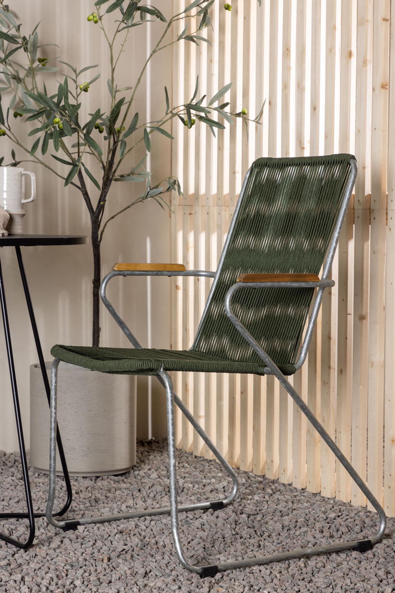 Elegantes Bacong Tischset: Stilvoller Komfort für Ihren Garten.