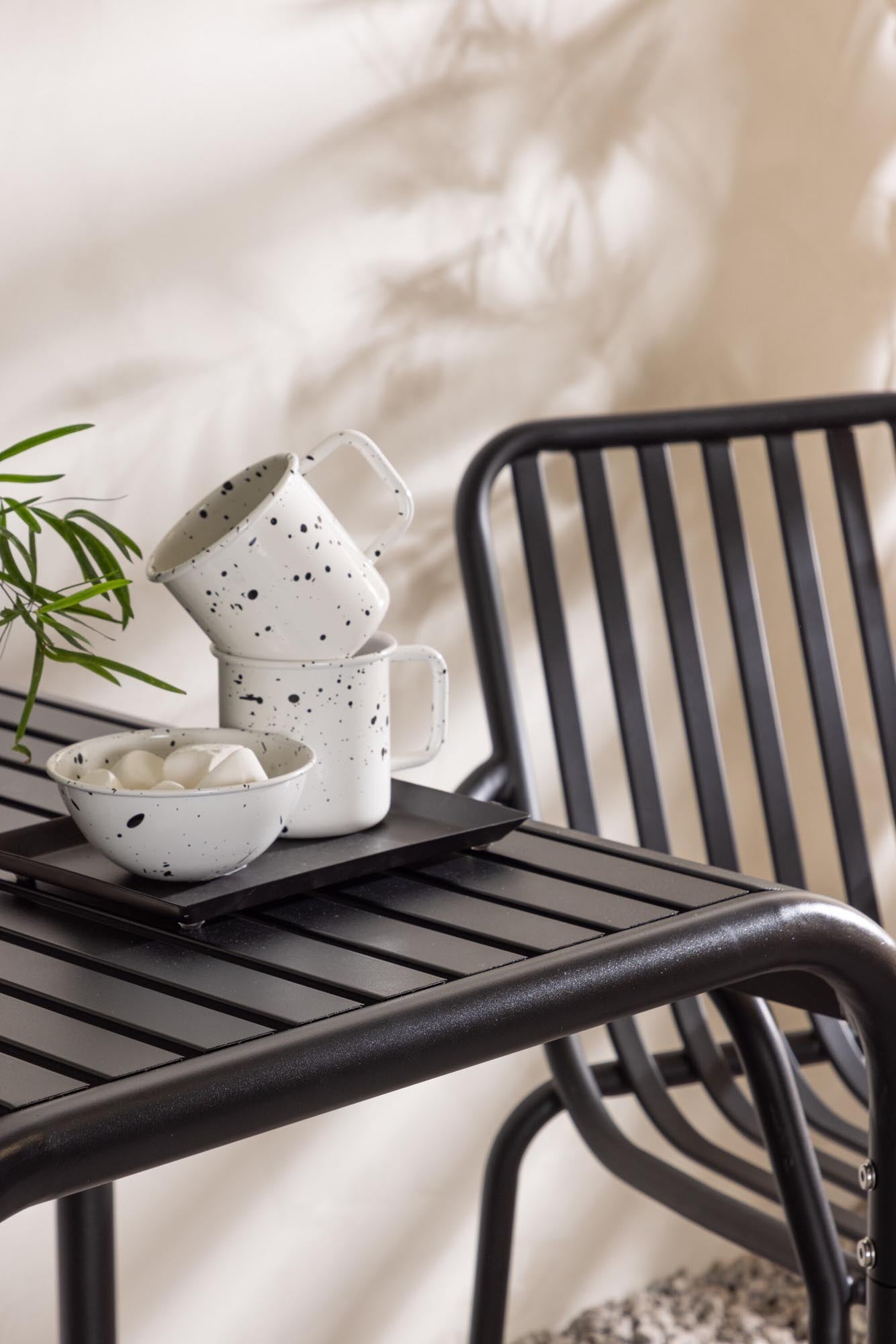 Gestalten Sie Ihren Außenbereich stilvoll mit dem Borneo Outdoor-Tischset + Peking 70cm/2St. von Venture Home. Perfekt für entspannte Momente im Freien!