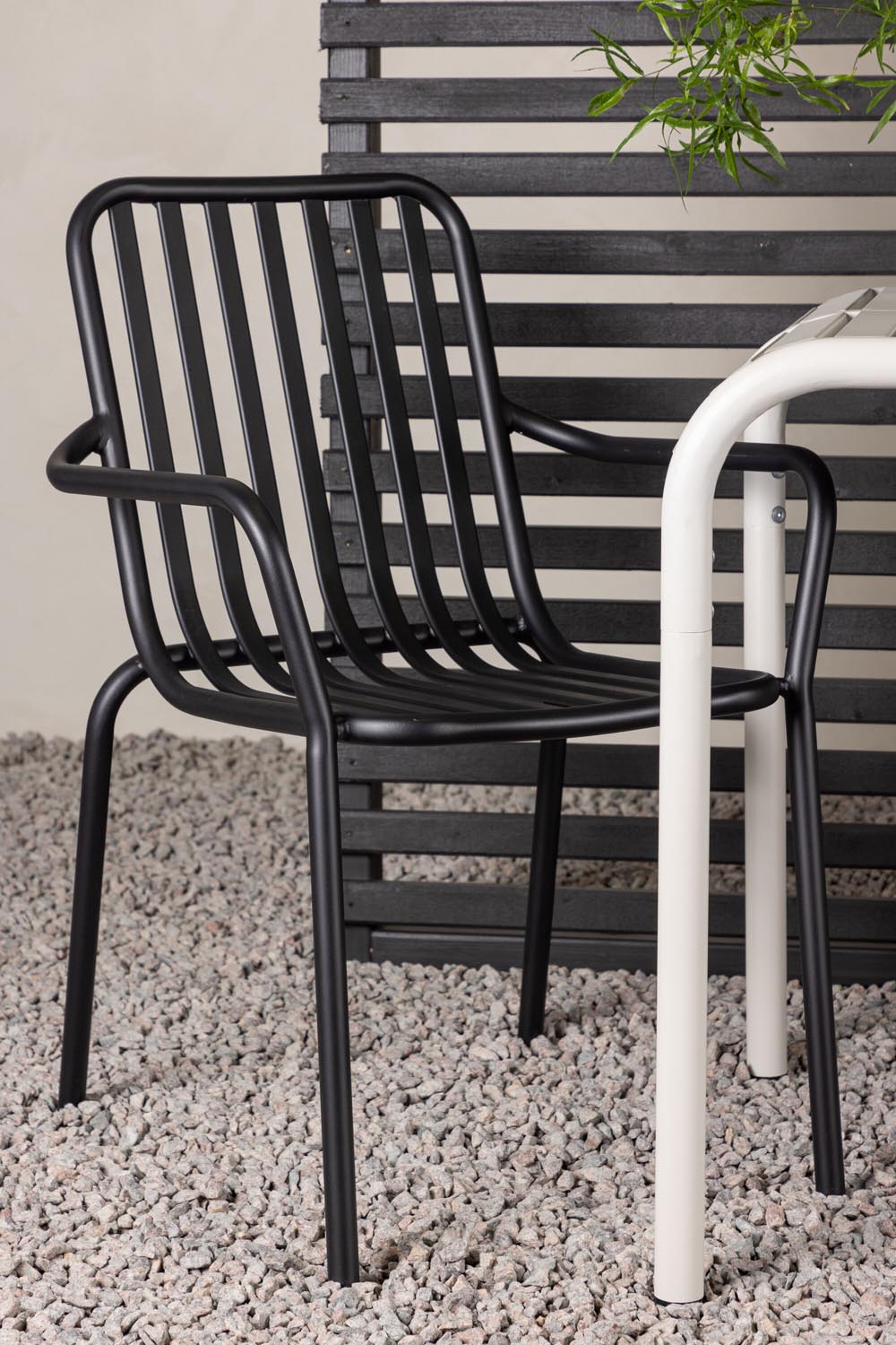 Borneo Outdoor-Tischset + Peking 70cm/2St. in Beige / Schwarz präsentiert im Onlineshop von KAQTU Design AG. Gartentischset ist von Venture Home