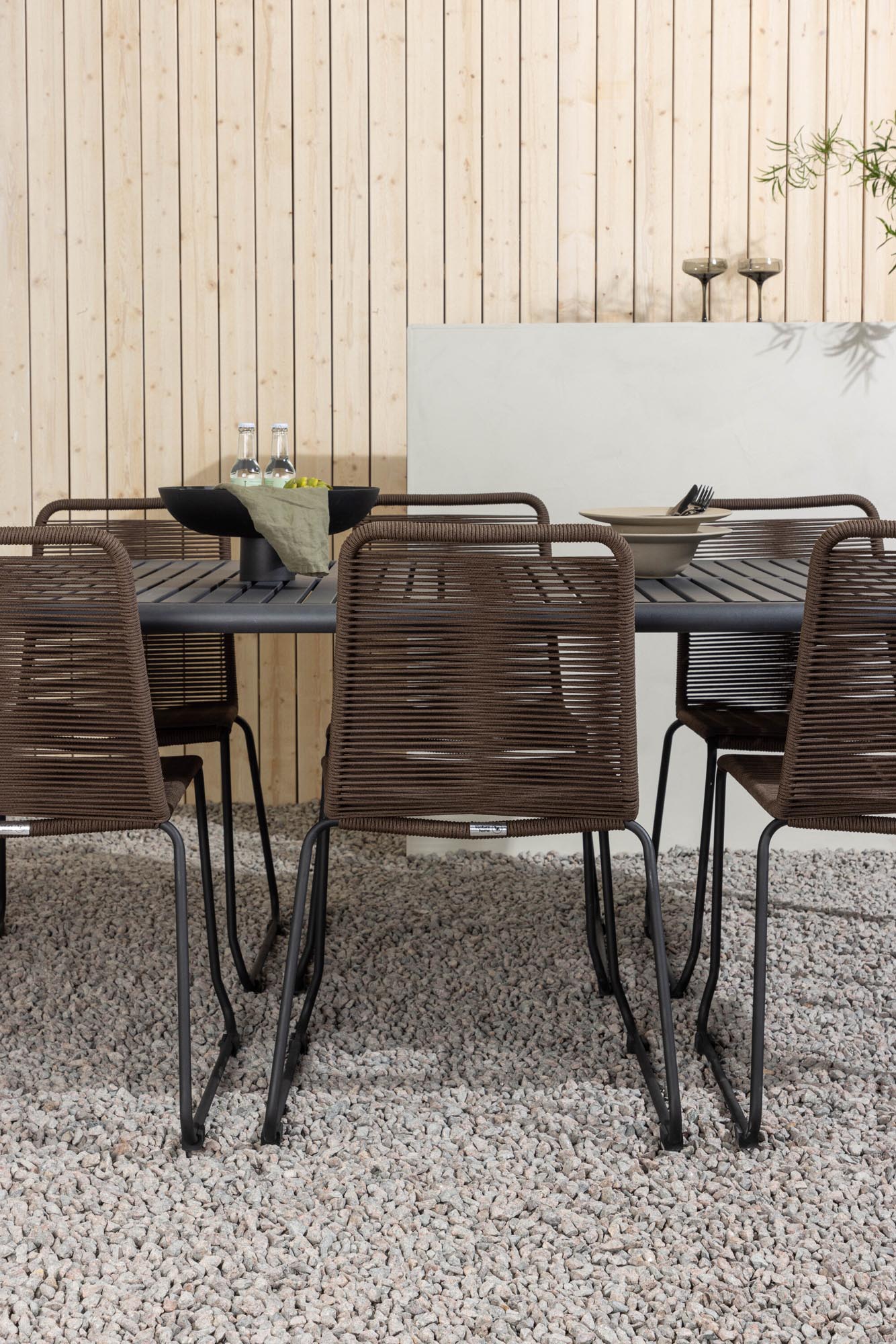 Borneo Outdoor-Tischset + Lindos 200cm/6St. in Schwarz Braun präsentiert im Onlineshop von KAQTU Design AG. Gartentischset ist von Venture Home