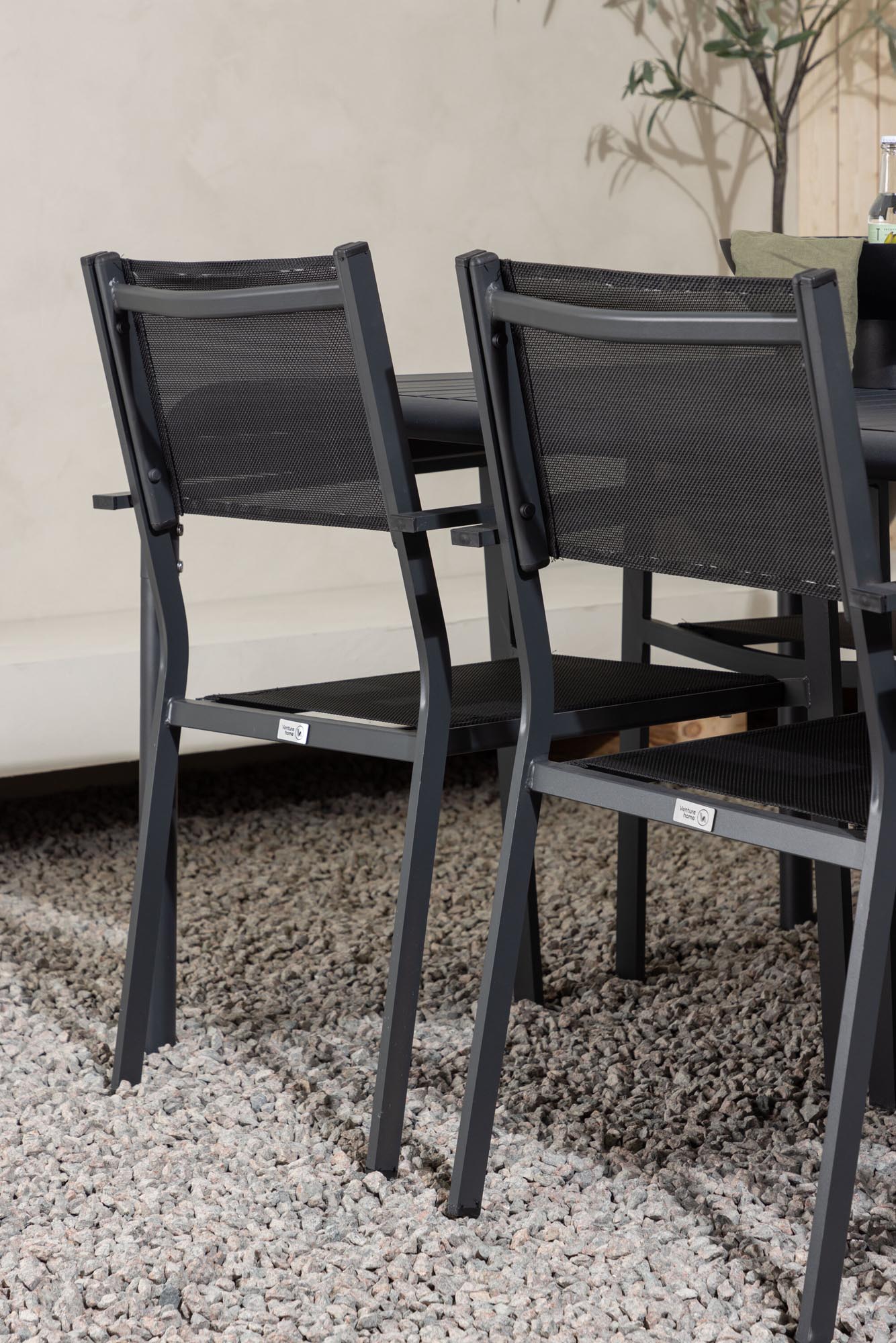 Robustes Borneo Tischset für 6, perfekt für Gartenpartys.