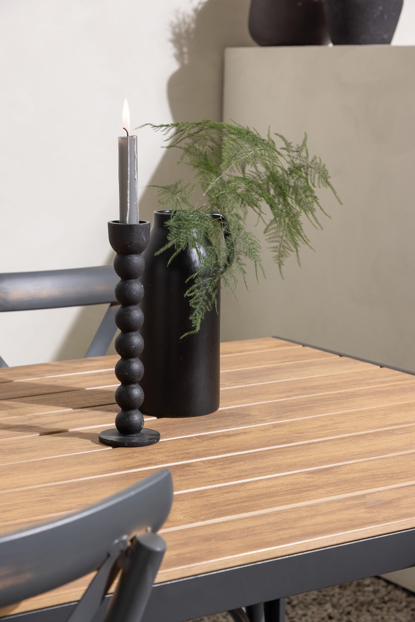 Erleben Sie stilvolle Outdoor-Momente mit dem Break Tischset von Venture Home. Ideal für gesellige Runden im Freien.