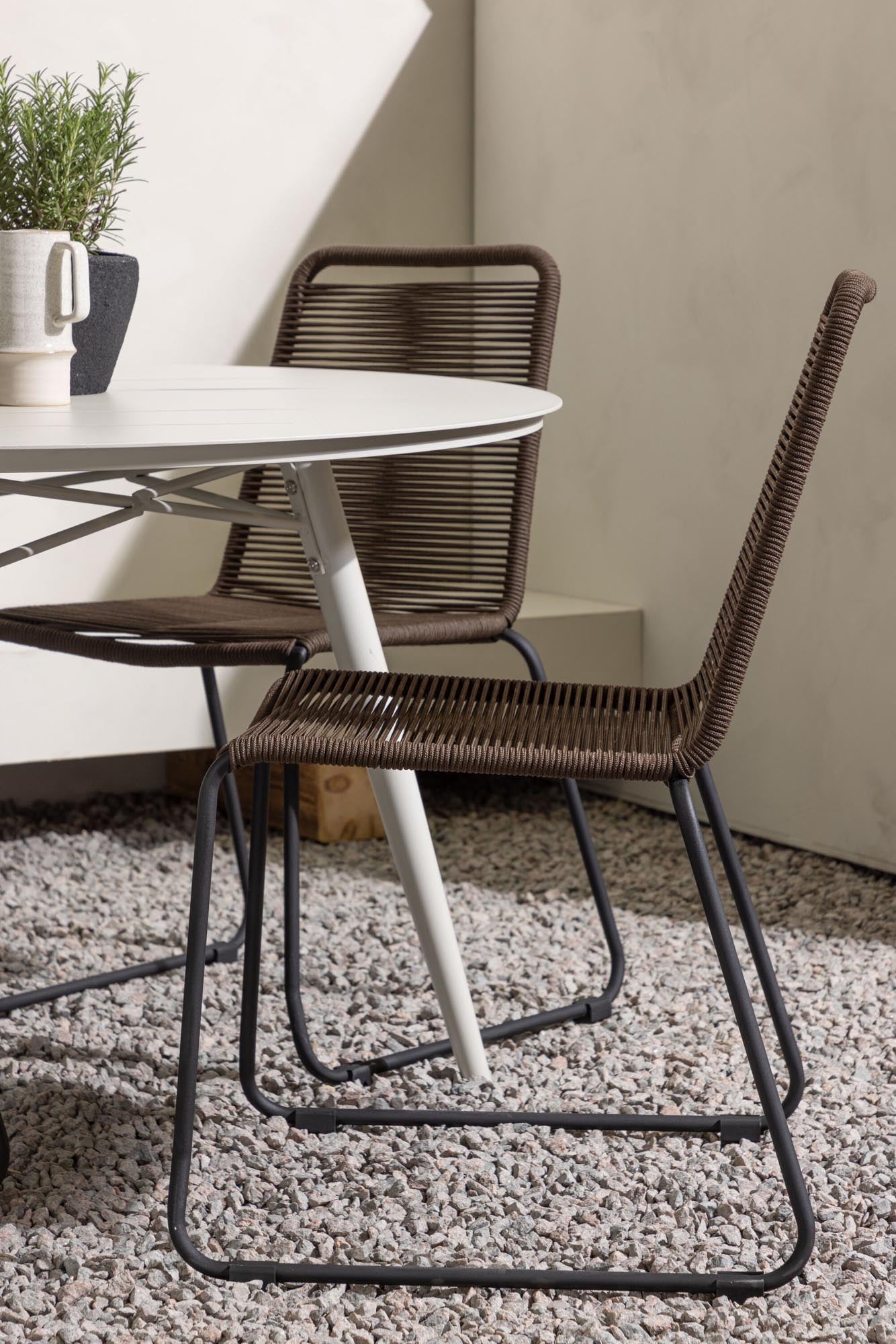 Lina Outdoor-Tischset Lindos: Elegantes 120 cm Set für 4 Personen. Wetterfest und langlebig, ideal für entspannte Stunden im Freien.