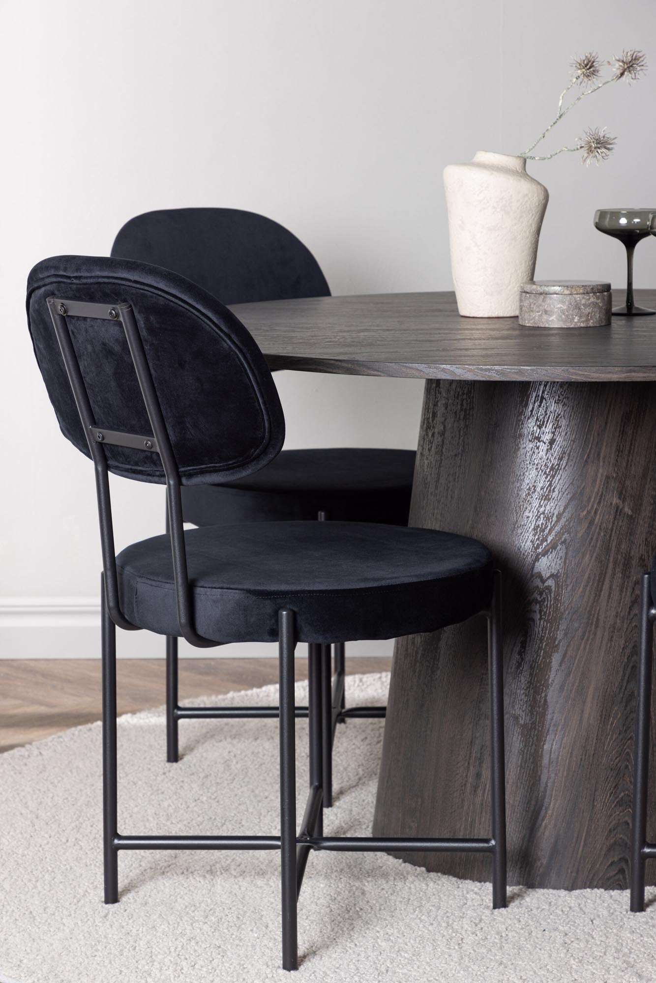 Elegantes Esszimmerset: Runder 120 cm Tisch aus robustem MDF, ergänzt durch 4 stilvolle Samtstühle im skandinavischen Look für gesellige Abende.