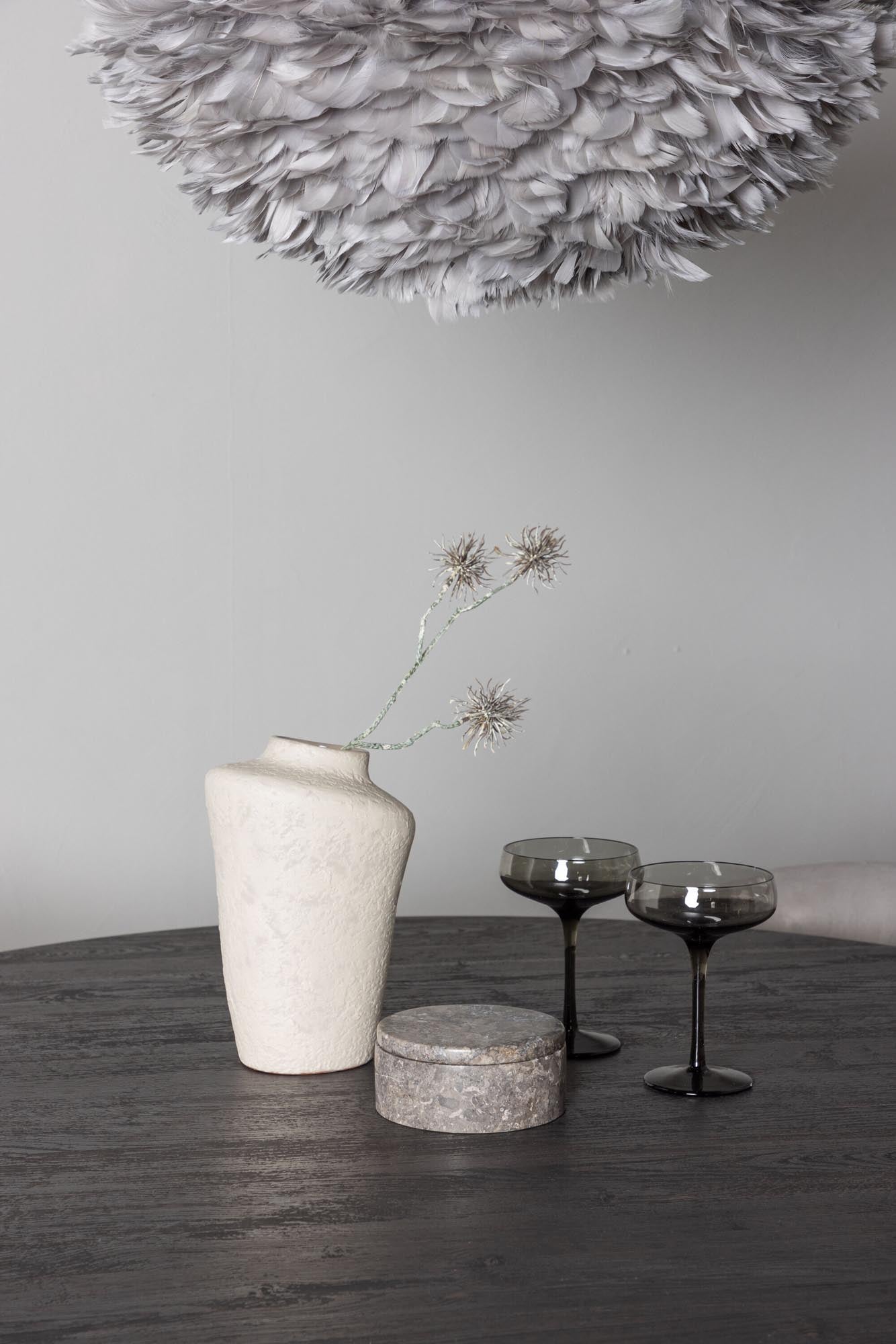 Elegantes Esszimmerset Lanzo + Evelina mit 120 cm Tisch und bequemen Samtstühlen für gesellige Runden und stilvolle Akzente in Ihrem Zuhause.