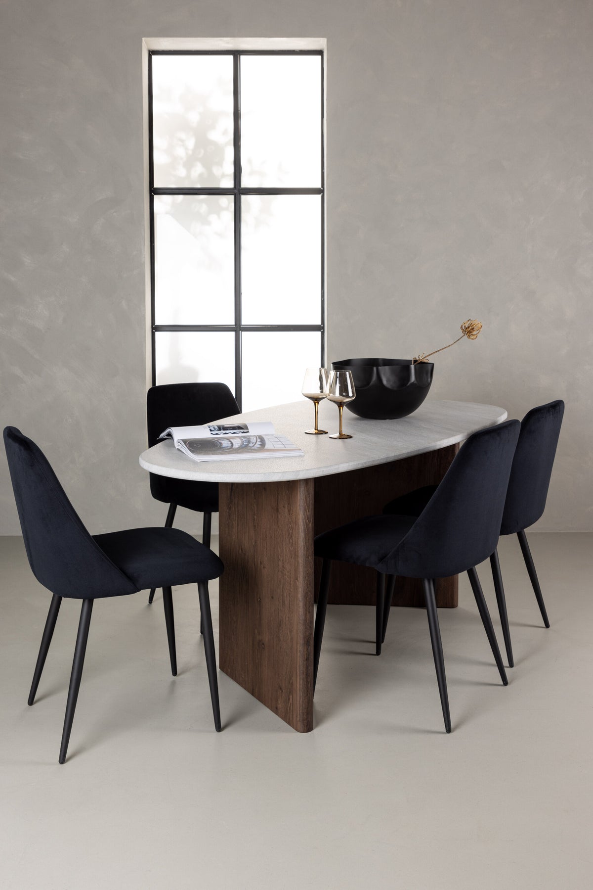 Grönvik Esszimmerset + Night 180cm/4St. in Schwarz präsentiert im Onlineshop von KAQTU Design AG. Esszimmerset ist von Venture Home