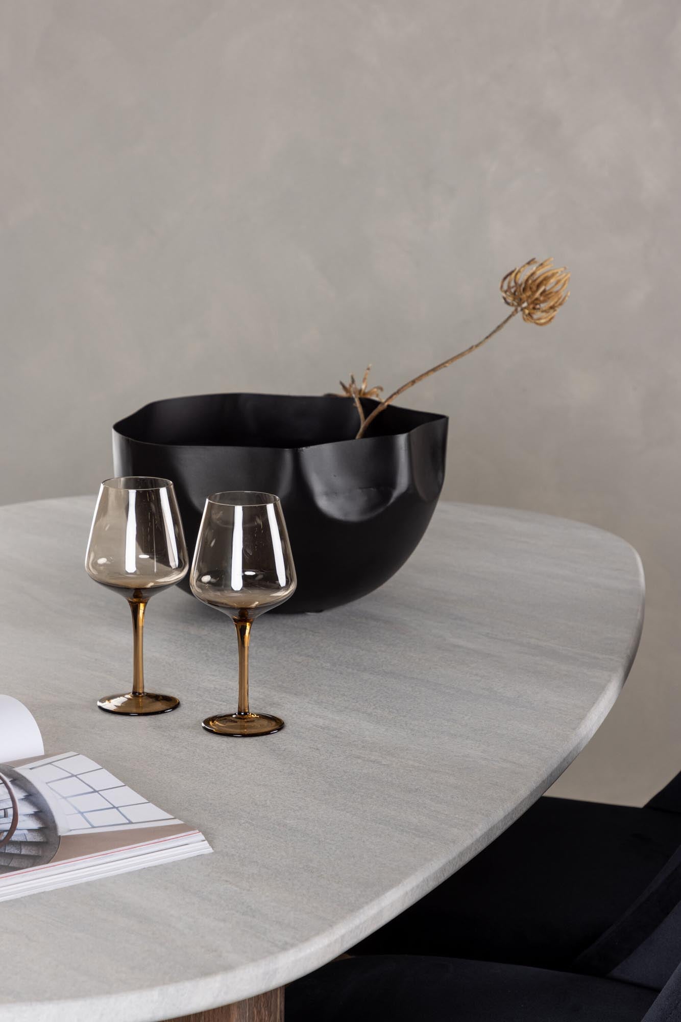 Entdecken Sie das Grönvik Esszimmerset von Venture Home: skandinavisches Design, hochwertige Materialien und einladender Komfort für unvergessliche Mahlzeiten.