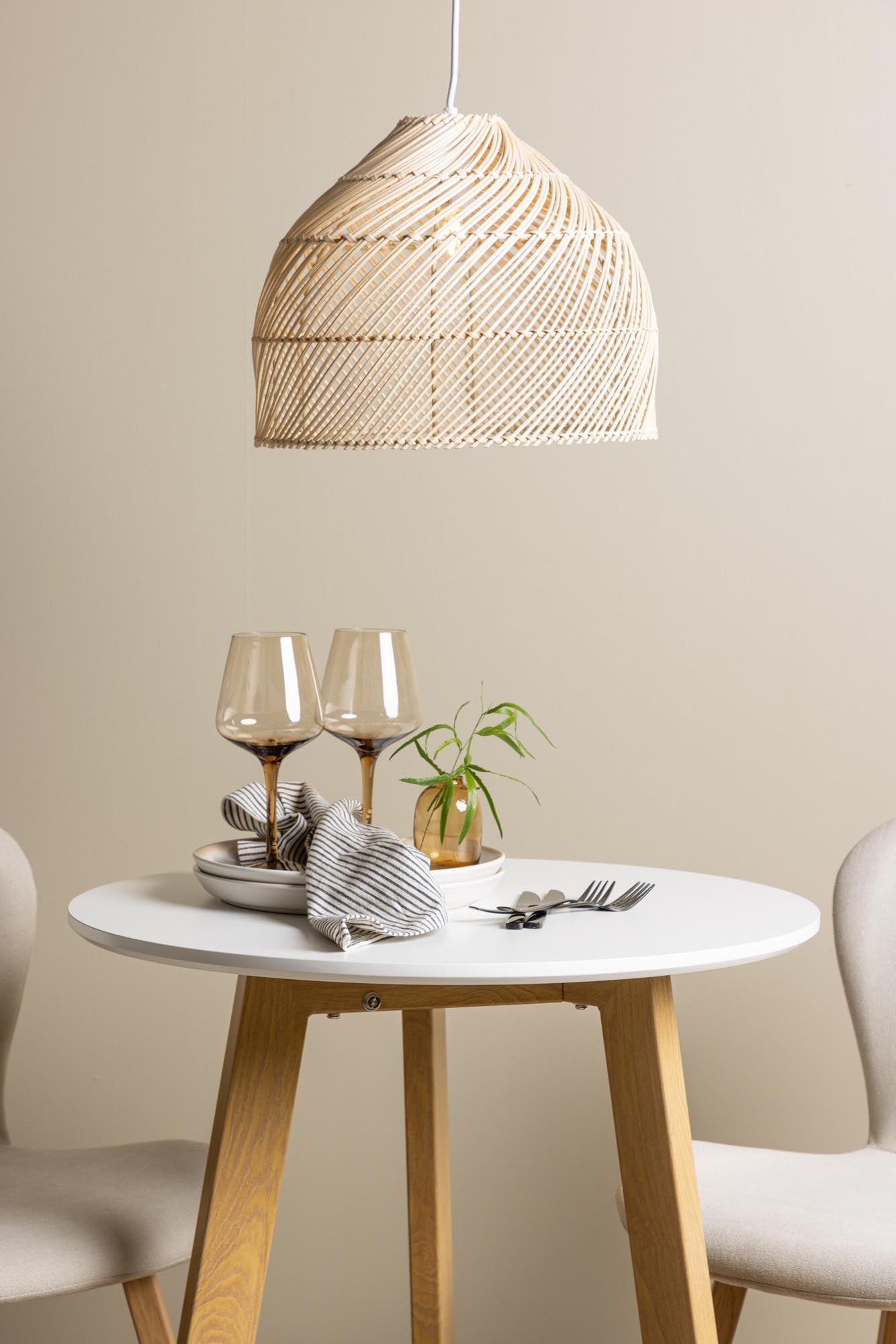 Stilvolles Leonora Set mit Lilja Tisch, ideal für kleine Essbereiche.