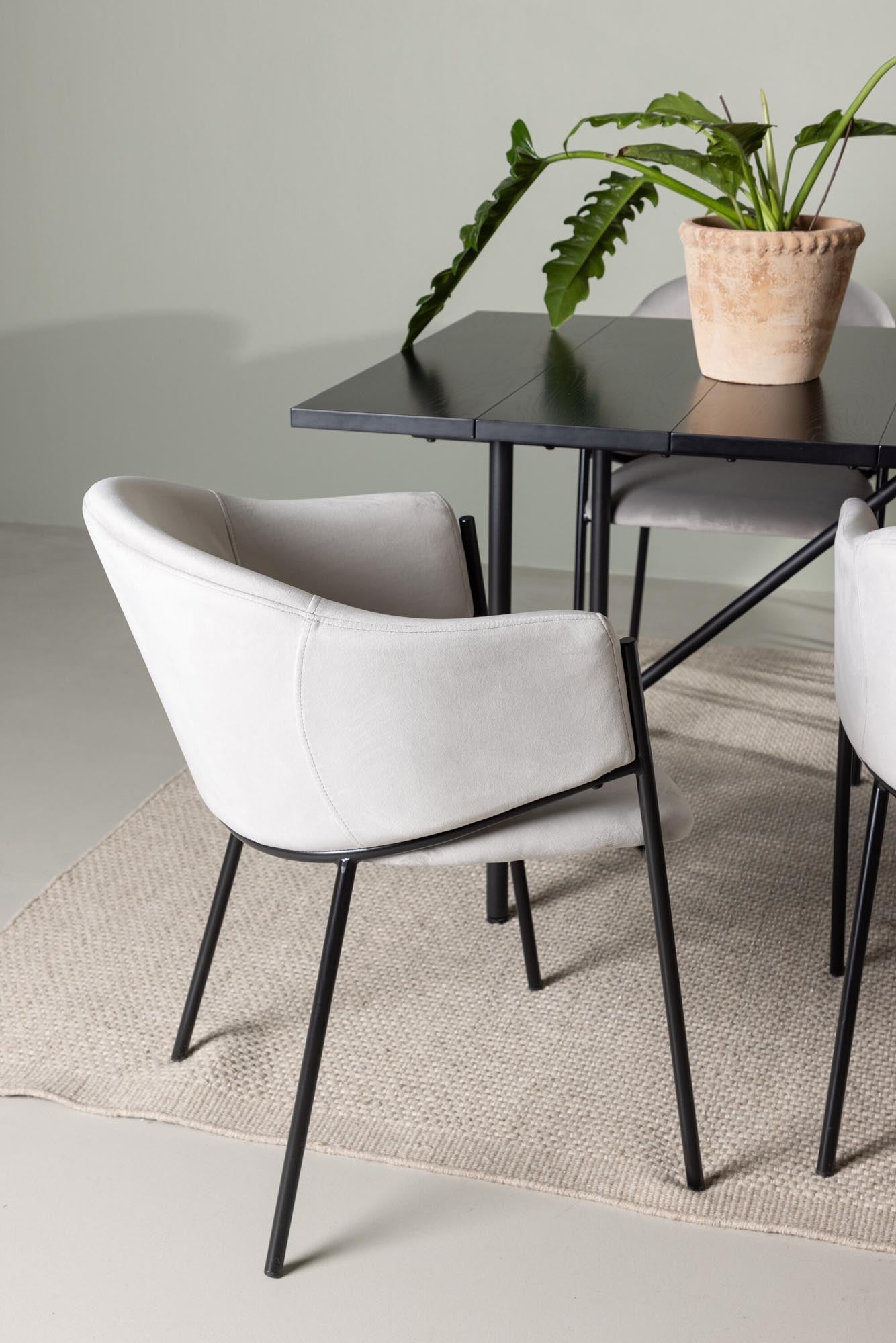 Elegantes Esszimmerset Astrid + Evelina für stilvolle Dinnerabende.