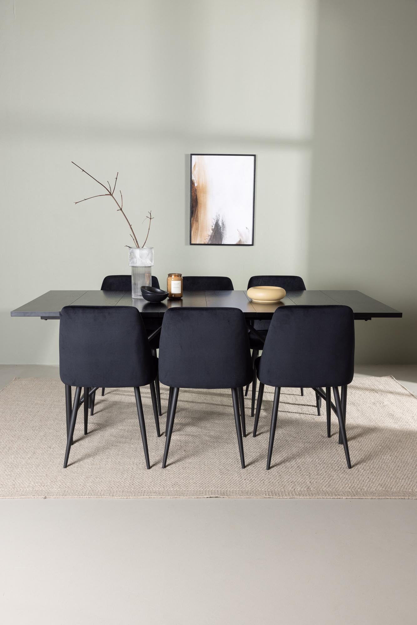 Erleben Sie das stilvolle Astrid Esszimmerset + Night 200cm/6St. von Venture Home – perfekte Kombination aus Eleganz, Komfort und Funktionalität für Ihr Zuhause.