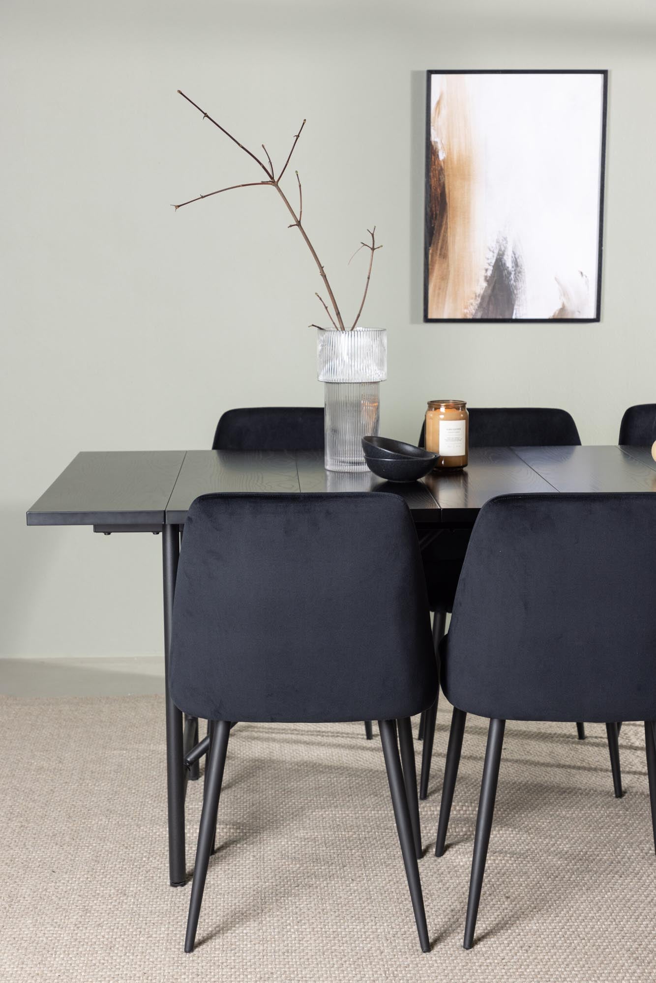 Entdecken Sie das Astrid Esszimmerset + Night 200cm/6St. von Venture Home – ein modernes Design, das Stil und Komfort in jeden Essbereich bringt.