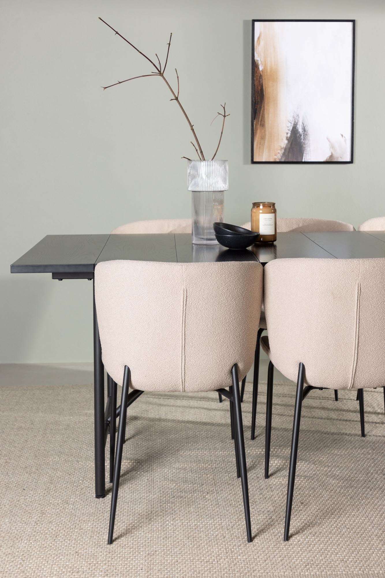 Modernes Esszimmerset Astrid + Modesto für zeitlose Eleganz.