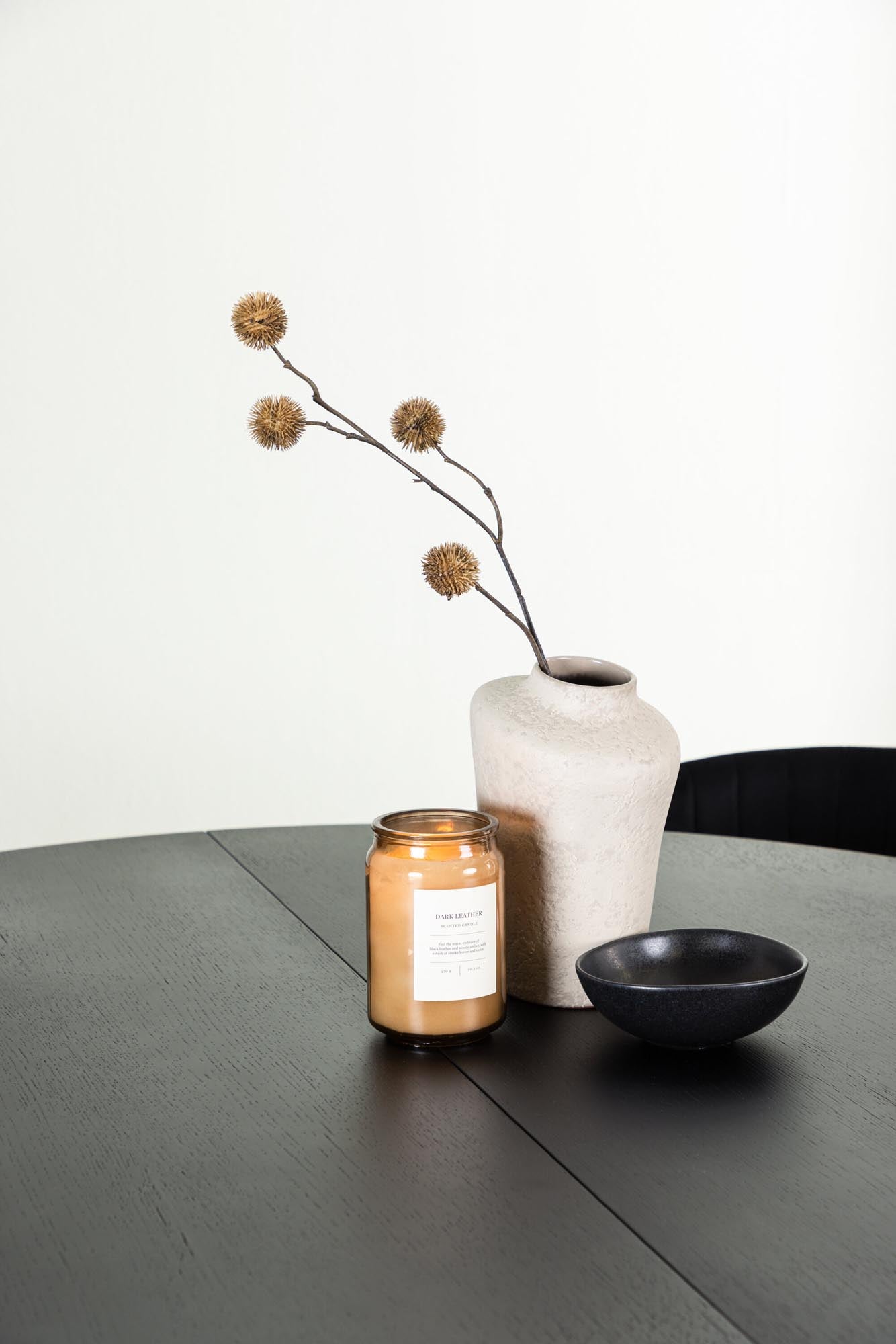 Entdecken Sie das Matilda Esszimmerset + Selma von Venture Home – stilvoll, funktional und perfekt für gesellige Momente mit Familie und Freunden.