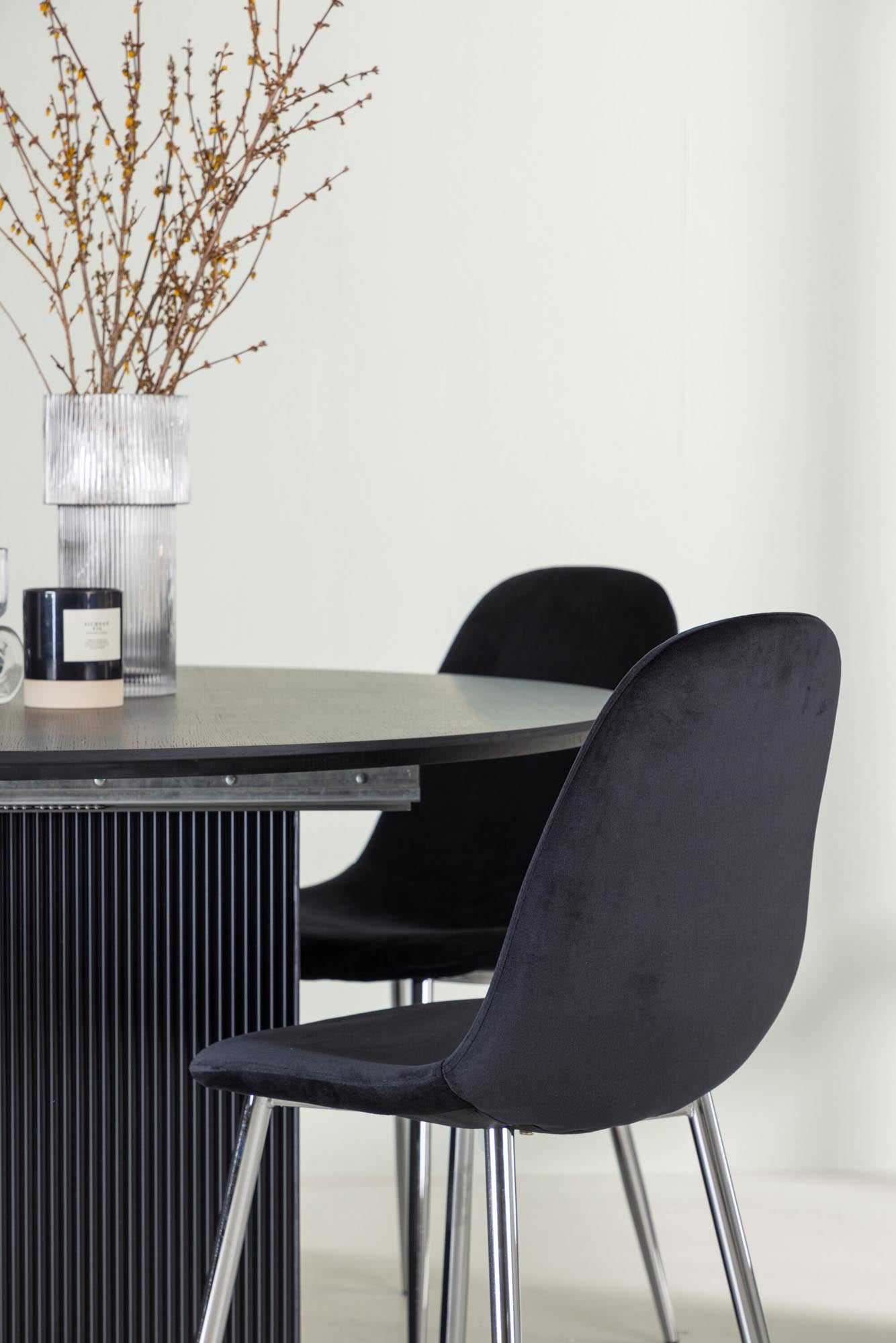 Stilvolles Matilda Esszimmerset: Polar Tisch 130cm mit 4 Stühlen.