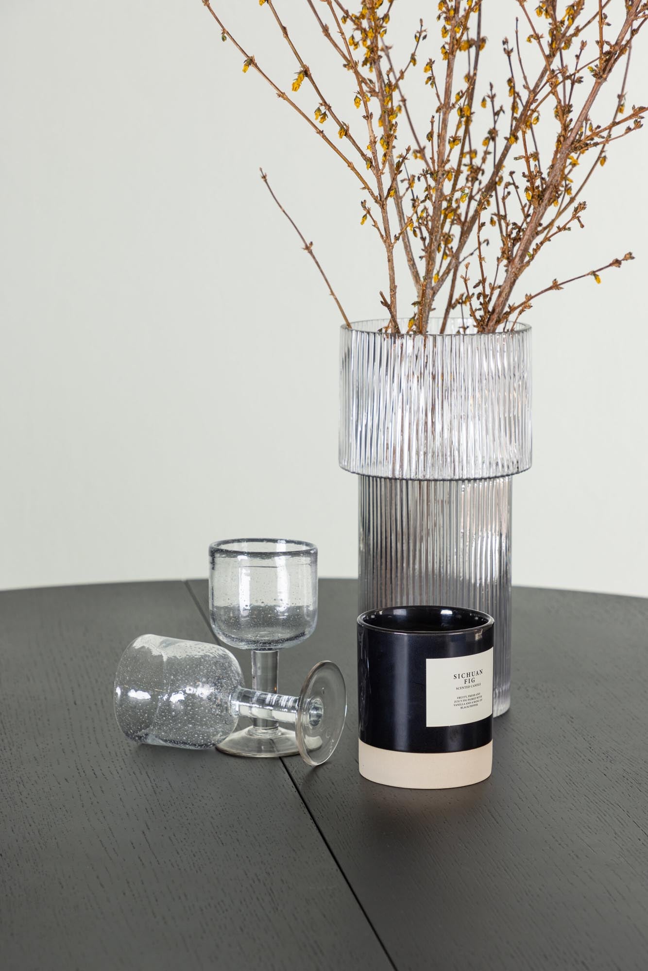 Modernes Matilda Esszimmerset: Polar Tisch 130cm mit 4 Stühlen.