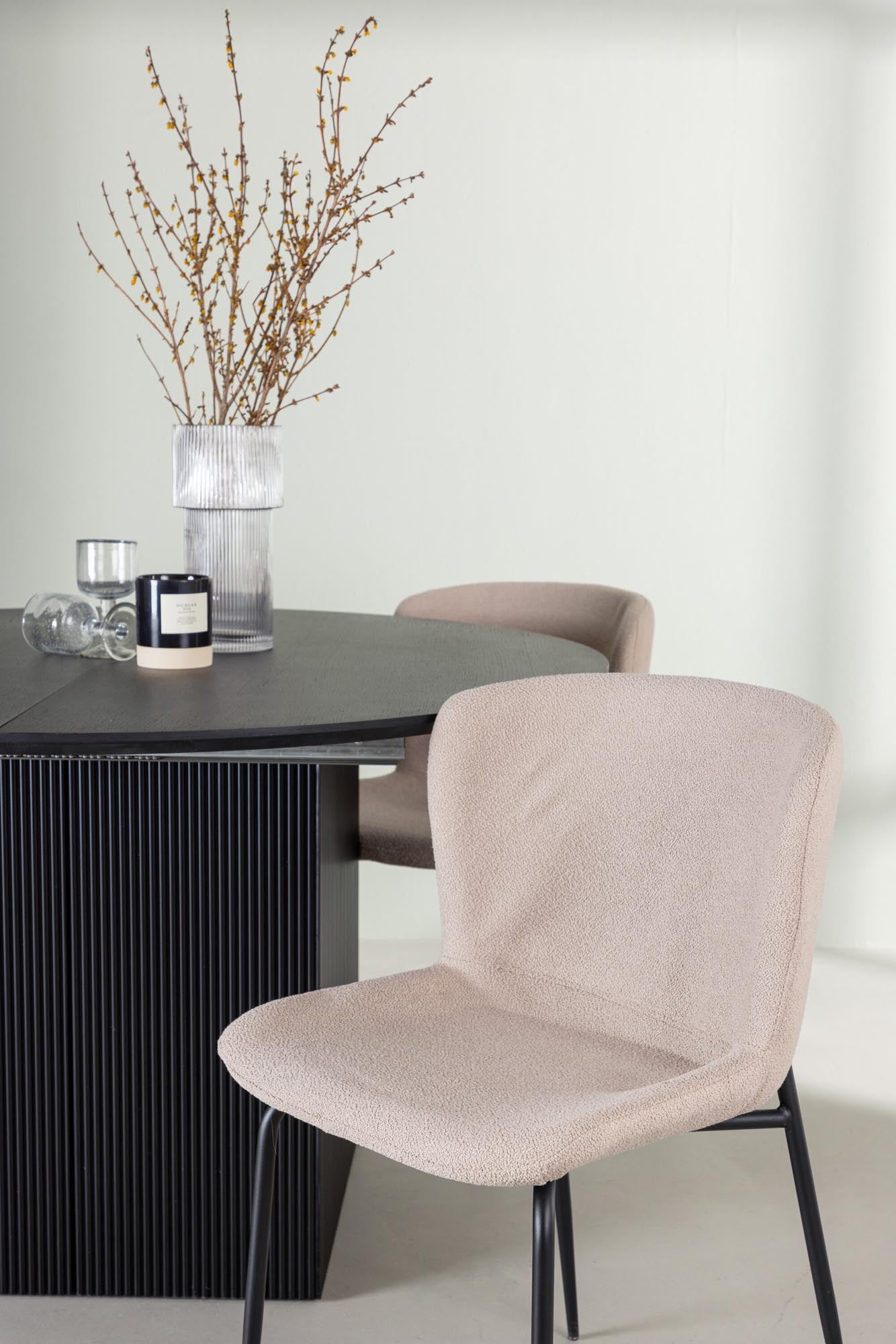 Stilvolles Matilda Esszimmerset mit runden Tisch (130 cm) und bequemen Modesto Stühlen. Ideal für einladende Essbereiche und gesellige Runden.