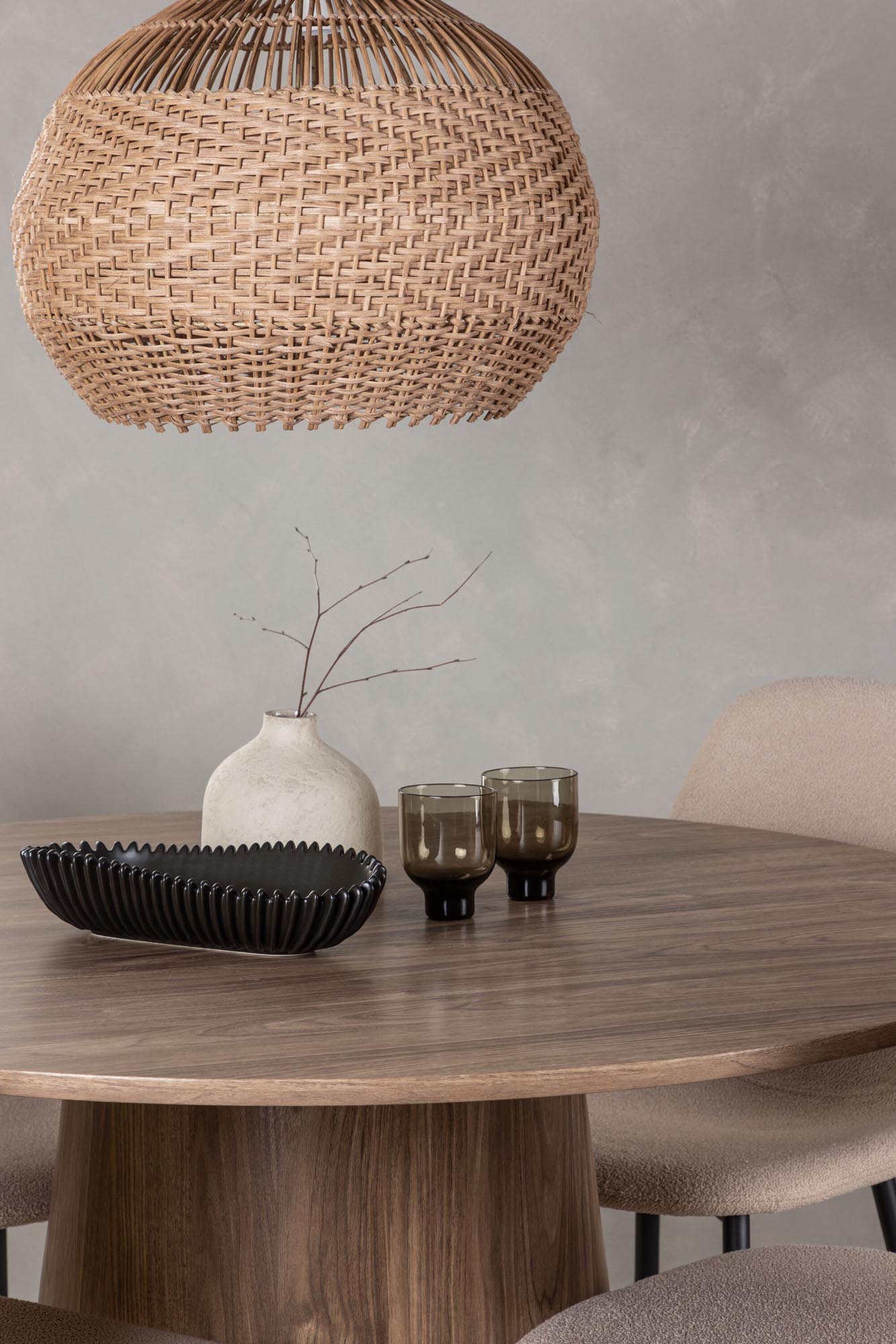 Entdecken Sie das stilvolle Lanzo Esszimmerset + Polar ⌀120cm/4St. von Venture Home – modernes Design, hoher Komfort und einladende Atmosphäre für Ihr Zuhause.