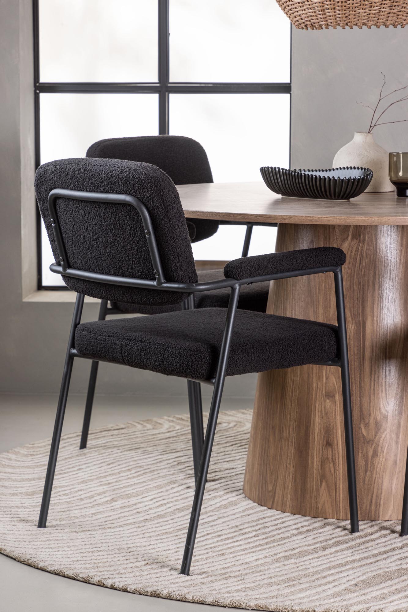 Elegantes Lanzo Set: Skandinavische Ästhetik für Ihr Esszimmer.