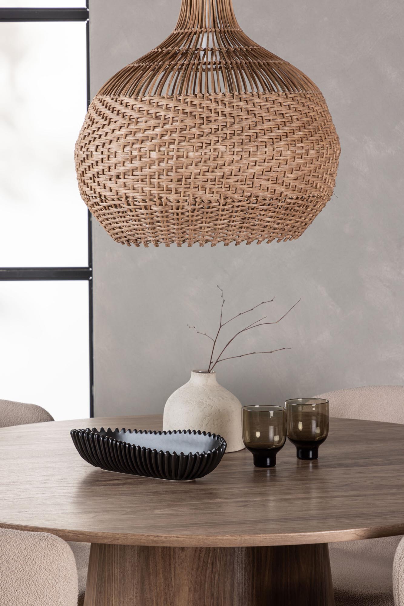 Stilvolles Lanzo Set: Skandinavische Raffinesse für Ihr Esszimmer.