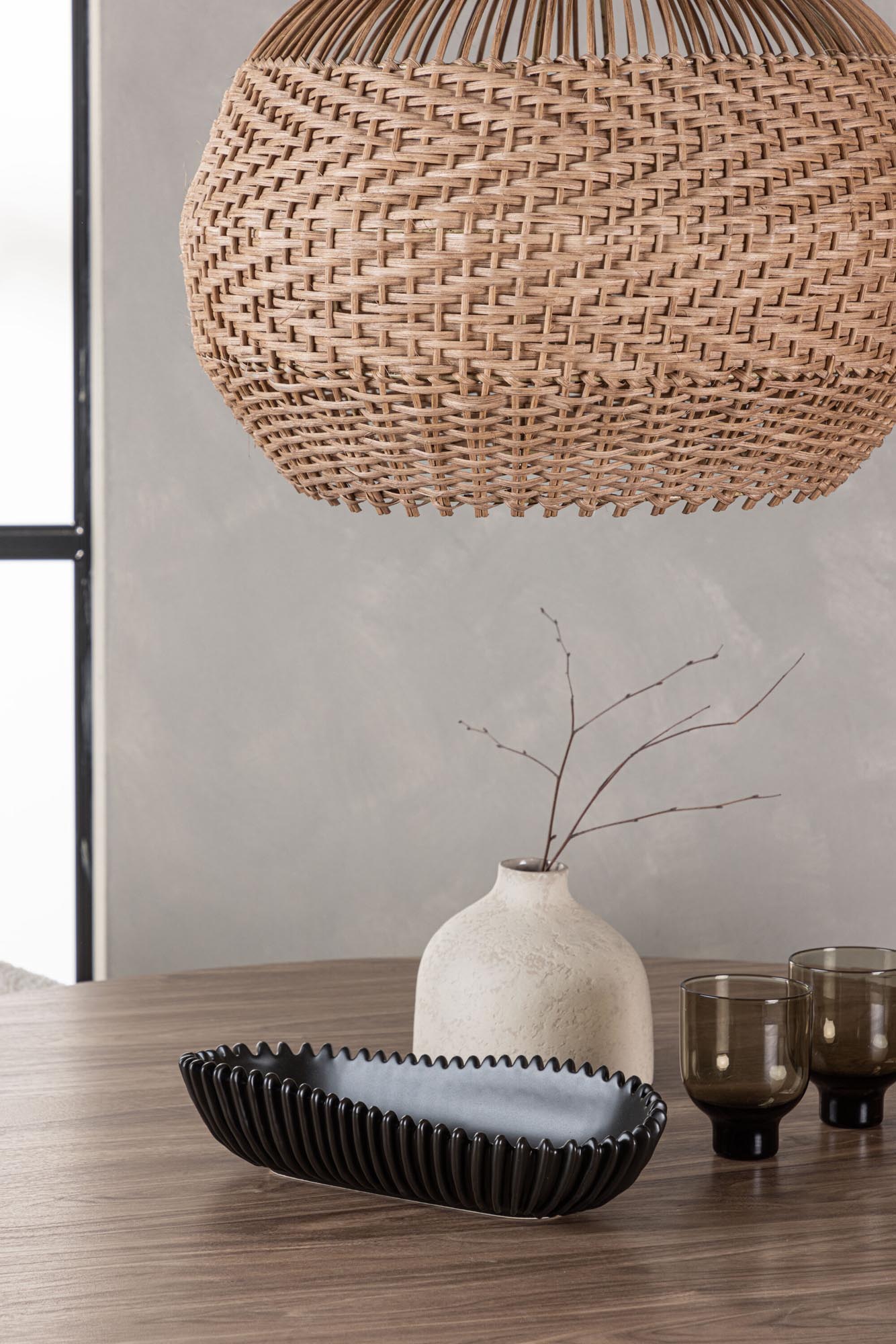 Gestalten Sie Ihr Esszimmer mit dem Lanzo Esszimmerset + Chico: Moderner Tisch und bequeme Stühle für gesellige Momente und elegantes Ambiente.