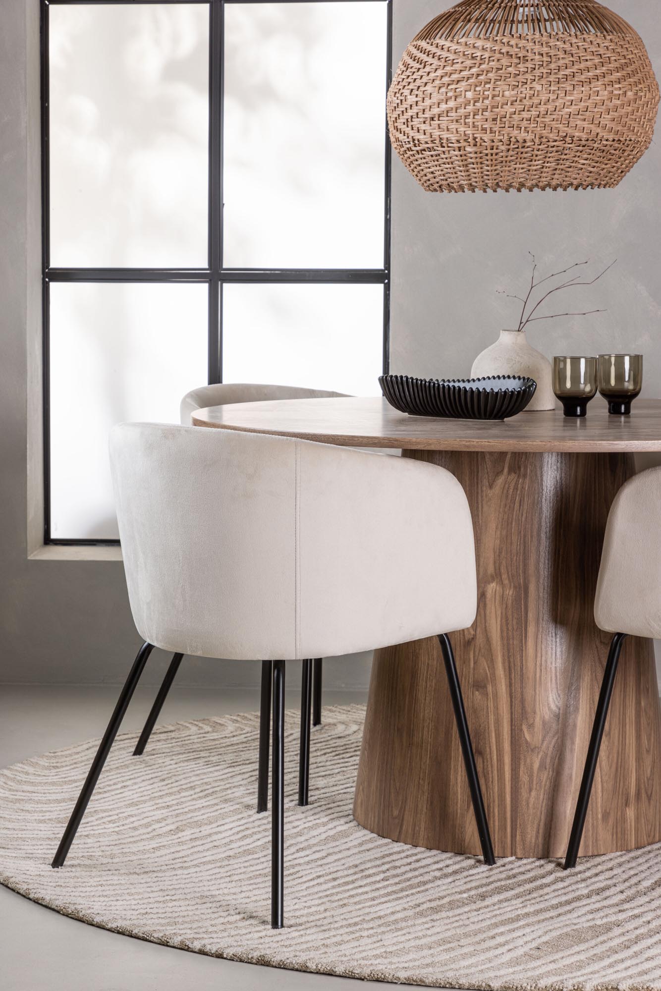 Venture Home Esszimmerset: Runder Tisch mit 4 Berit Stühlen.