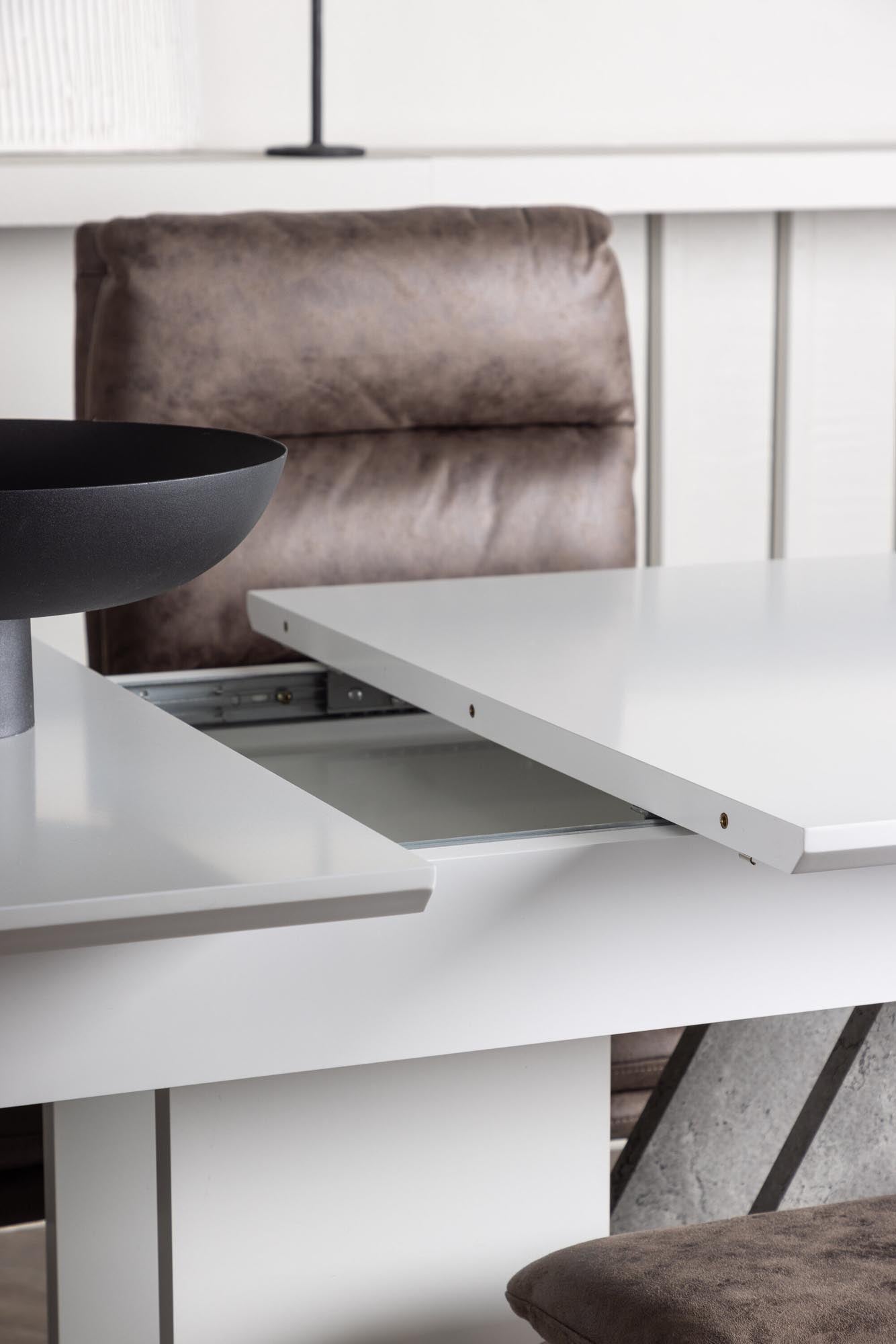 Stilvolles Disa Esszimmerset von Venture Home: Ausziehbarer Tisch und elegante Zizo-Stühle für jeden Anlass und einladende Atmosphäre.