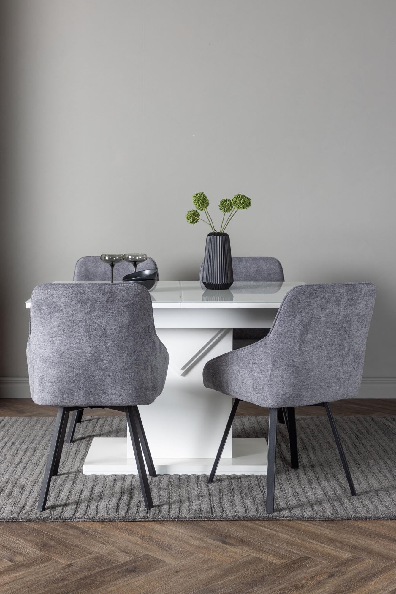 Pluto Esszimmerset: Elegantes, ausziehbares Design mit Rosie Stühlen für stilvolle Essmomente und flexible Gästeunterbringung.