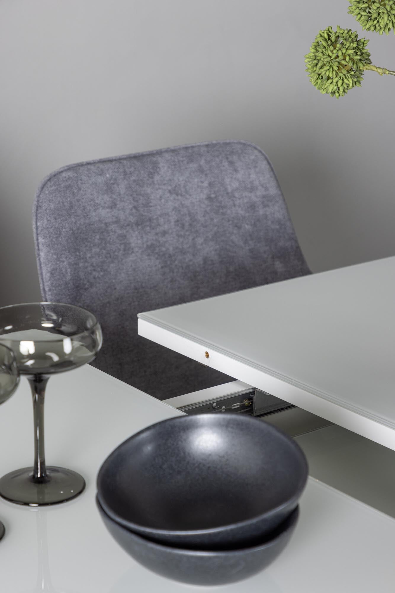 Pluto Esszimmerset: Vielseitig erweiterbar für stilvolle Dinner.