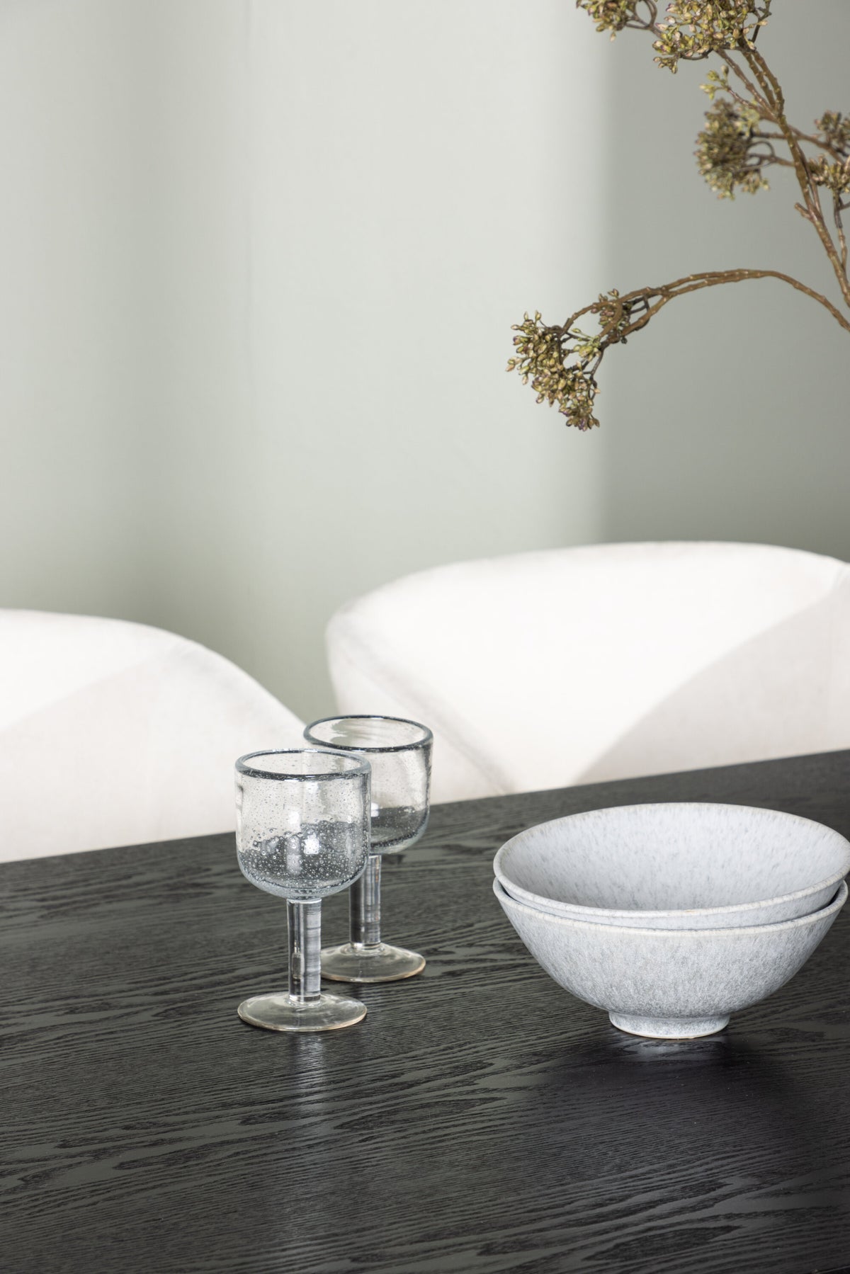 Isolde Esszimmerset + Day 180cm/4St. in Schwarz / gebrochenes Weiss präsentiert im Onlineshop von KAQTU Design AG. Esszimmerset ist von Venture Home