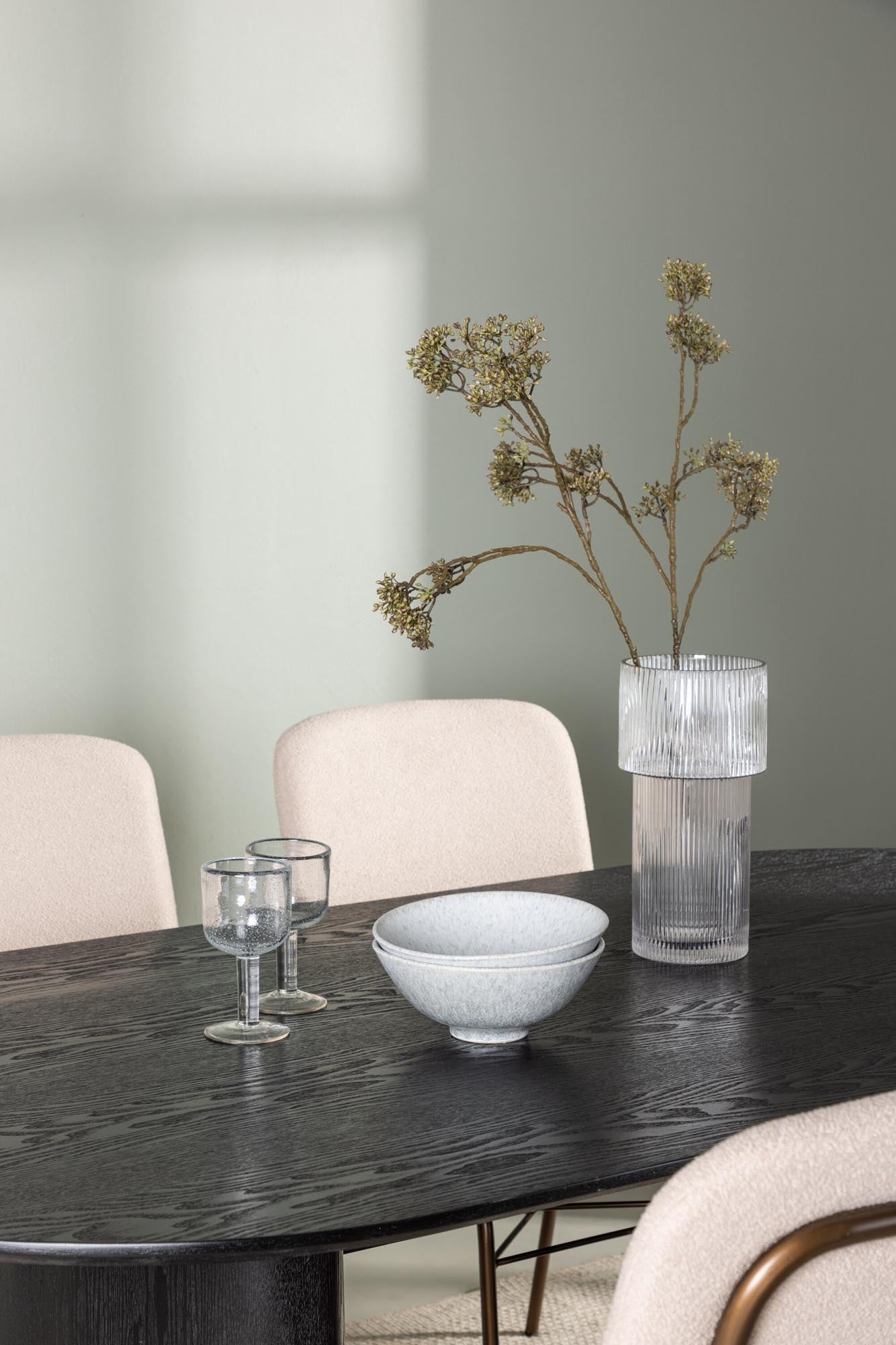 Elegantes Esszimmerset Isolde mit Seda-Stühlen, 180 cm, ideal für gesellige Abende. Hochwertige Materialien und modernes Design vereinen sich.