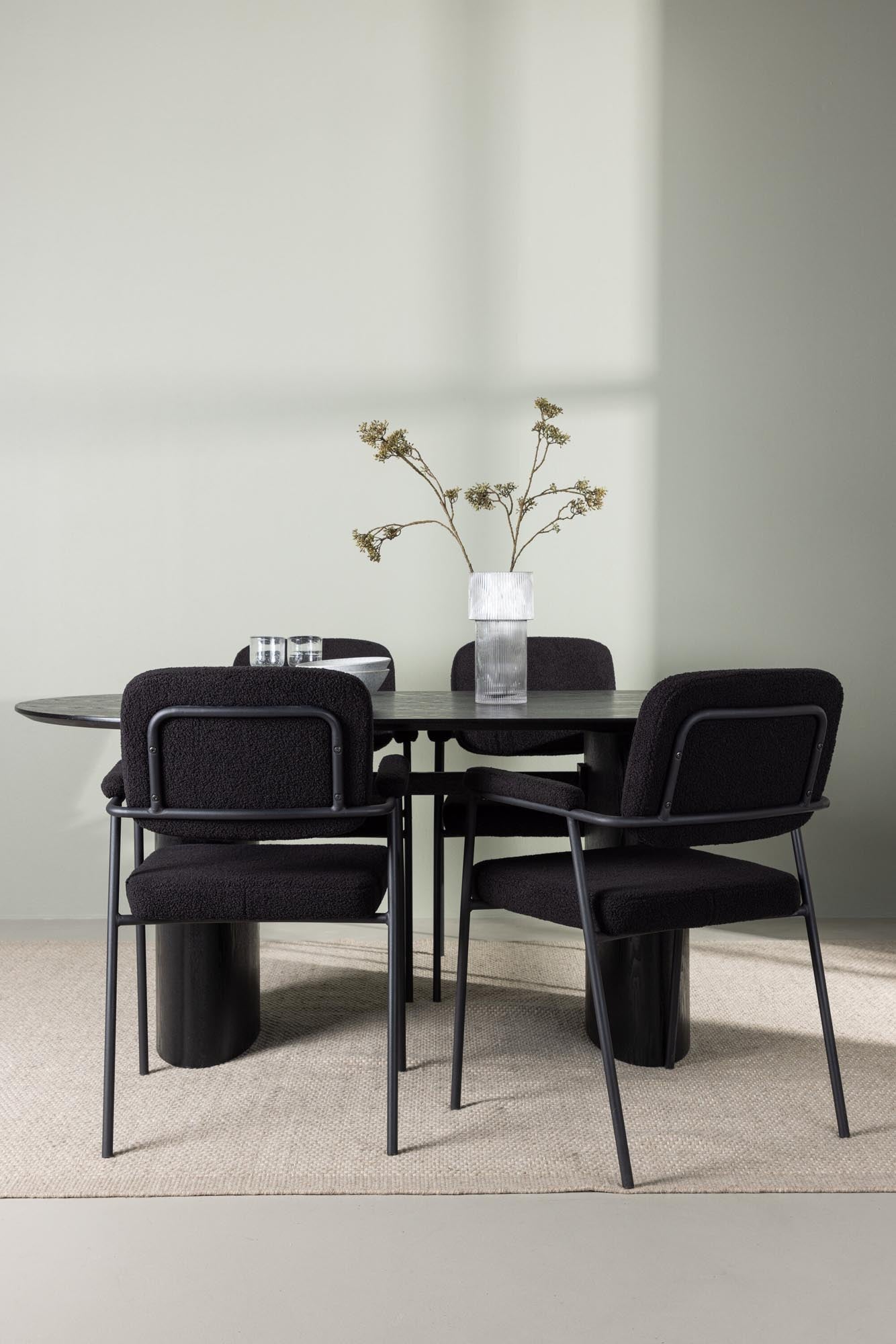 Elegantes Isolde Esszimmerset mit großzügigem 180 cm Tisch und bequemen Stühlen. Perfekt für stilvolle Esszimmer und gesellige Zusammenkünfte.