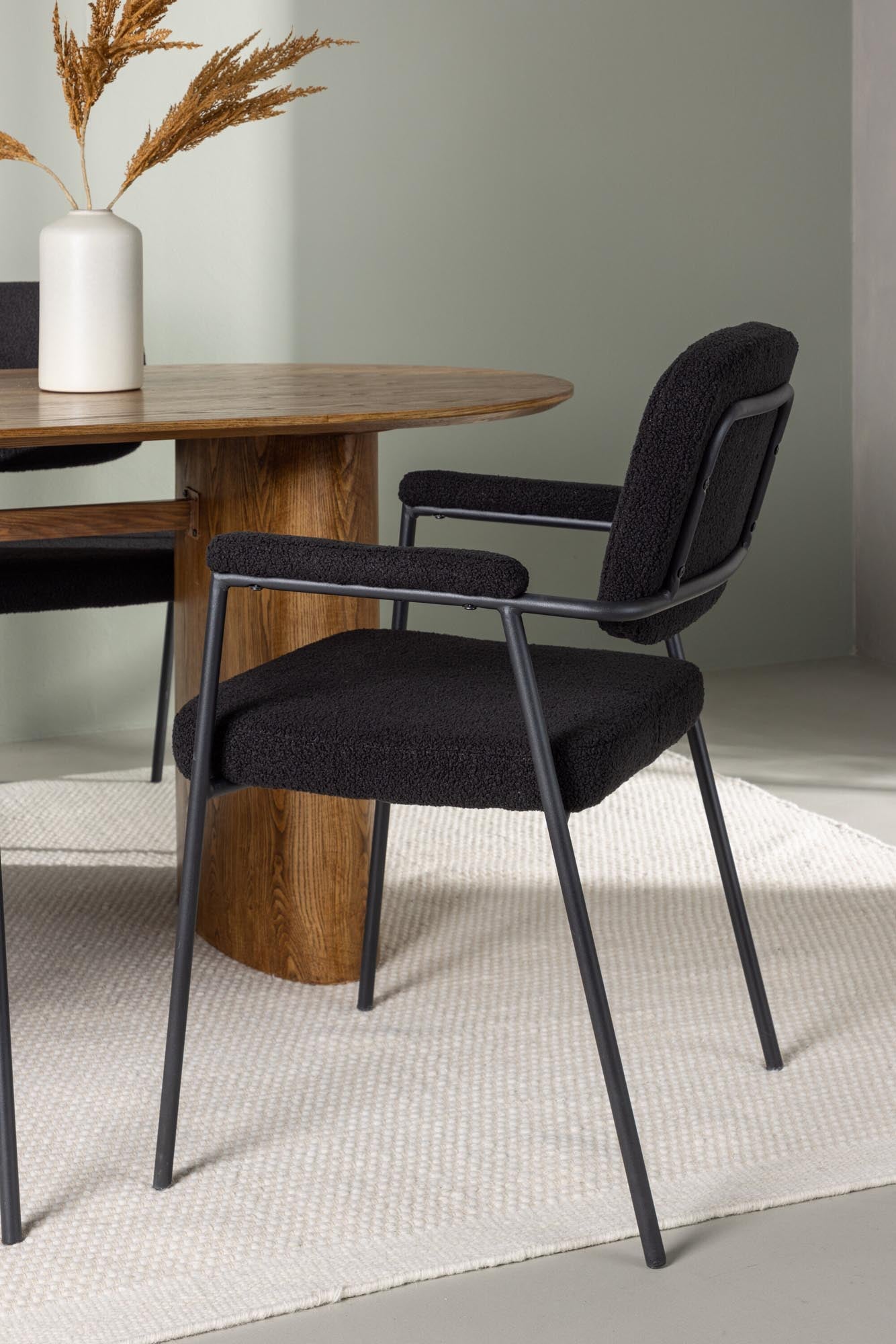 Entdecken Sie das Isolde Esszimmerset + Yesterday 180cm/4St. von Venture Home – modernes Design, robust und ideal für Ihr Esszimmer.