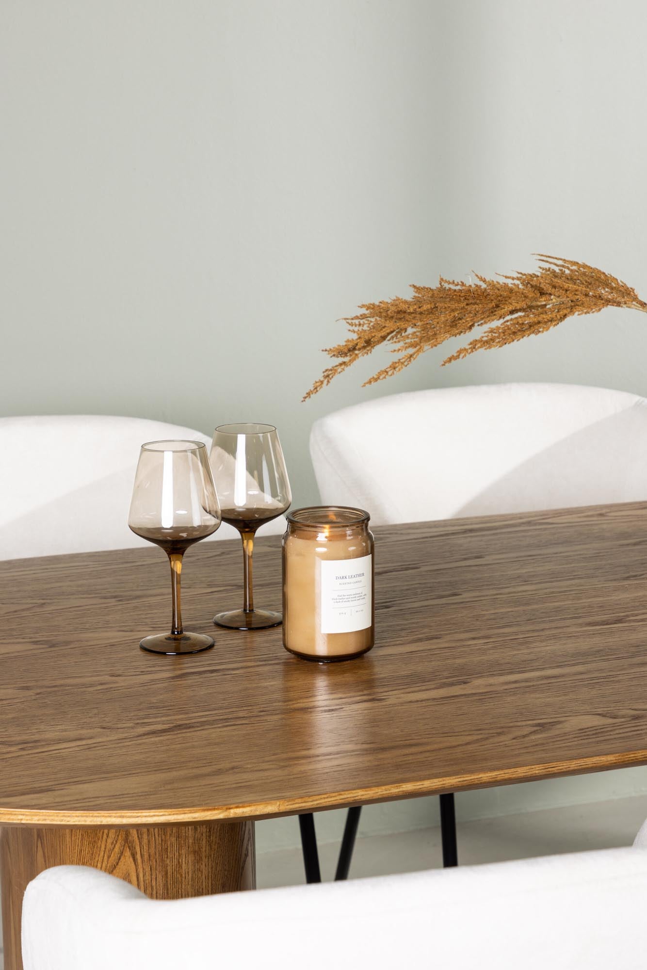 Stilvolles Isolde Esszimmerset: 180cm Tisch & 4 Stühle, skandinavisches Design, Stahl & Holz, ideal für Familie & Freunde.