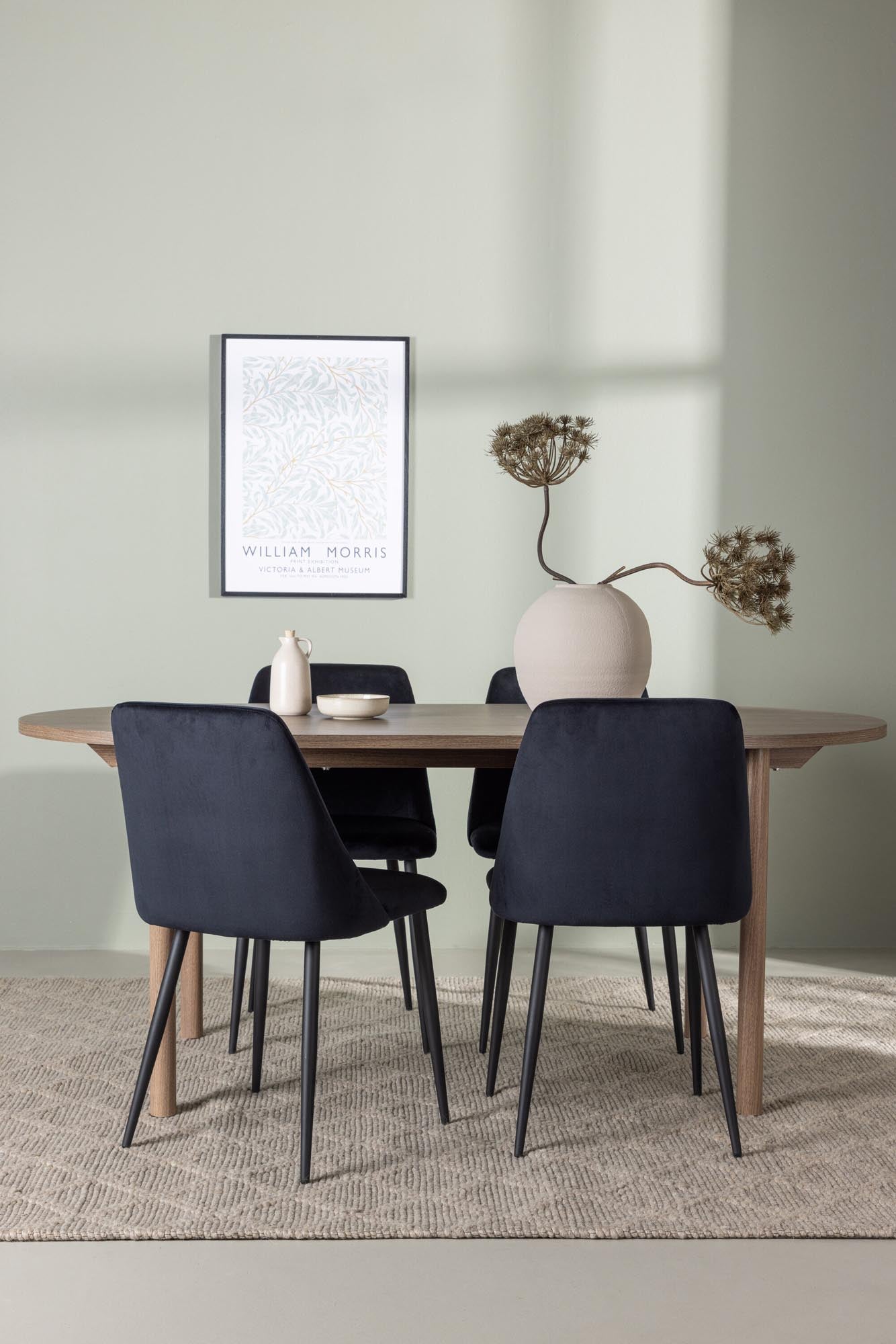 Elegantes Andy Esszimmerset 180 cm mit 4 luxuriösen Stühlen aus der Night-Serie von Venture Home. Ideal für skandinavisches Design und Komfort.