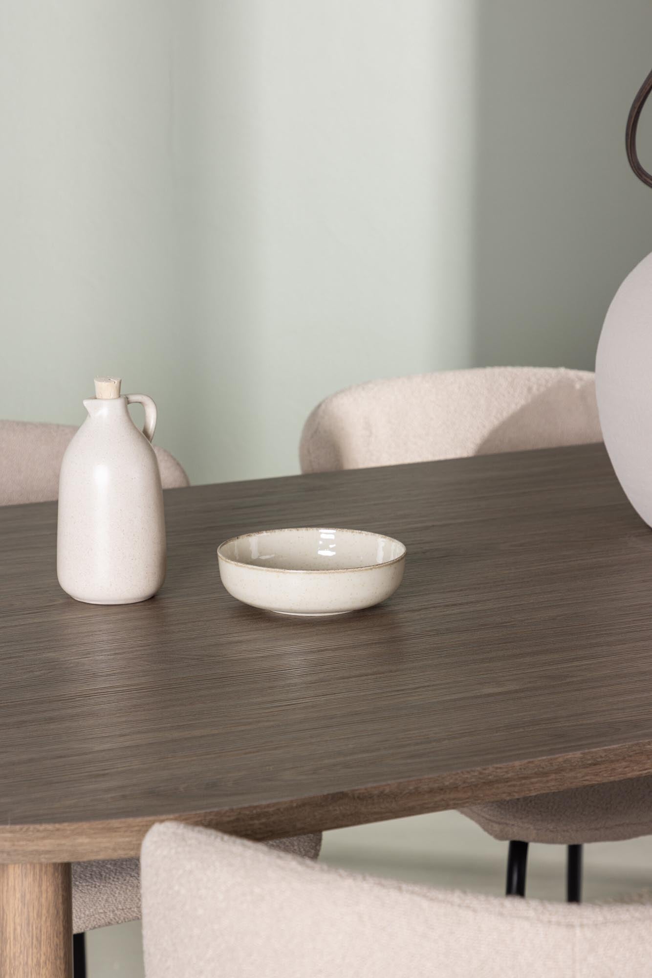 Stilvolles Andy Esszimmerset mit ovalem Modesto Tisch (180cm) und 4 bequemen Stühlen. Perfekt für gesellige Abende und gemütliche Momente.