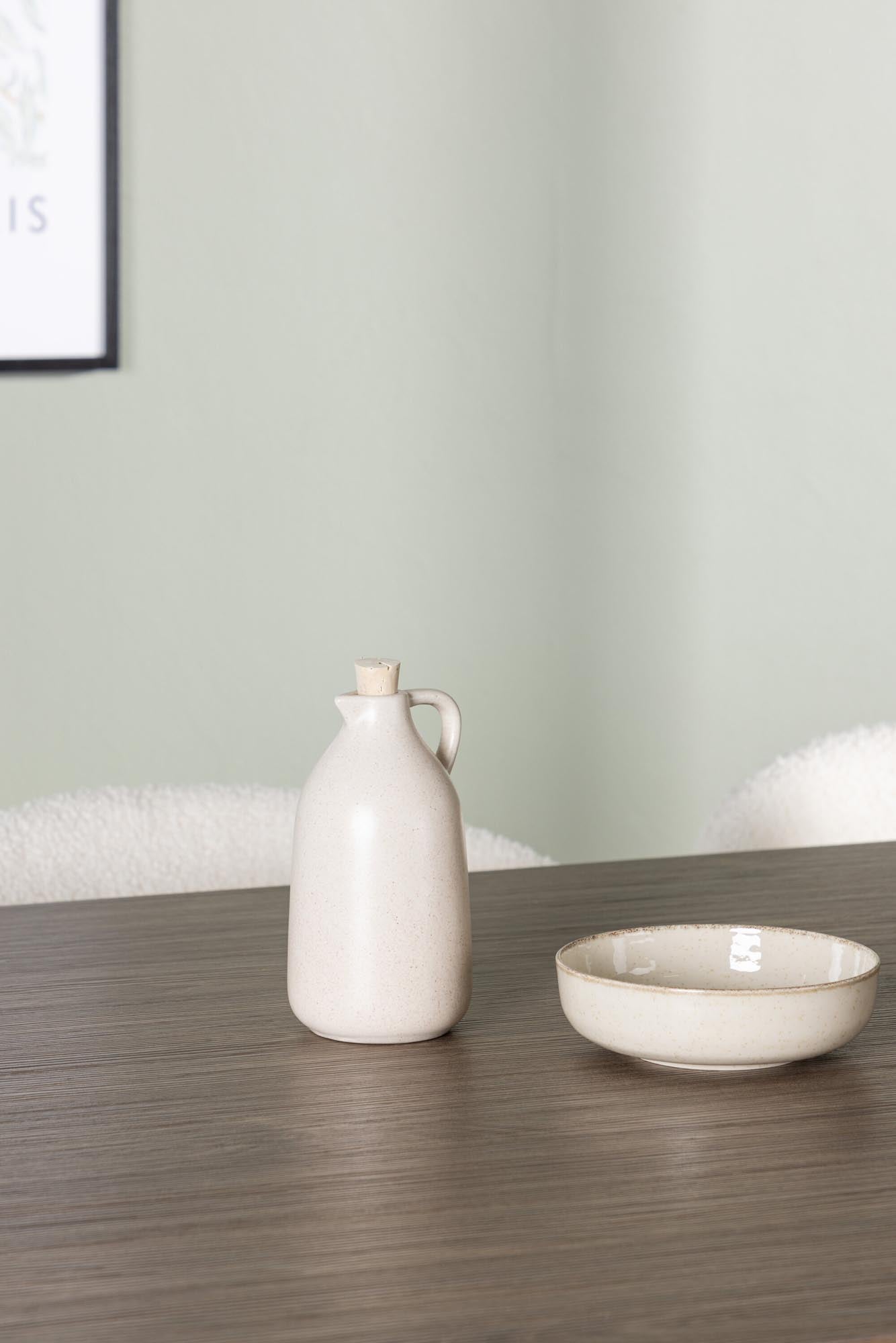 Stilvolles Andy Esszimmerset mit ovalem Tisch und 4 Chico-Stühlen. Ideal für gesellige Abende und ein modernes Wohnambiente.