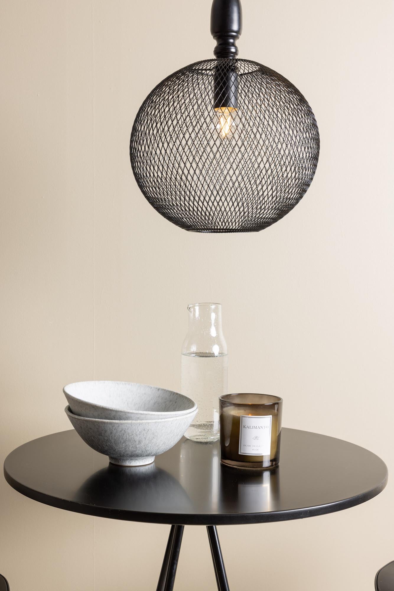 Stilvolles Barset Bistro + Adesto, perfekt für elegante Aussenbereiche.