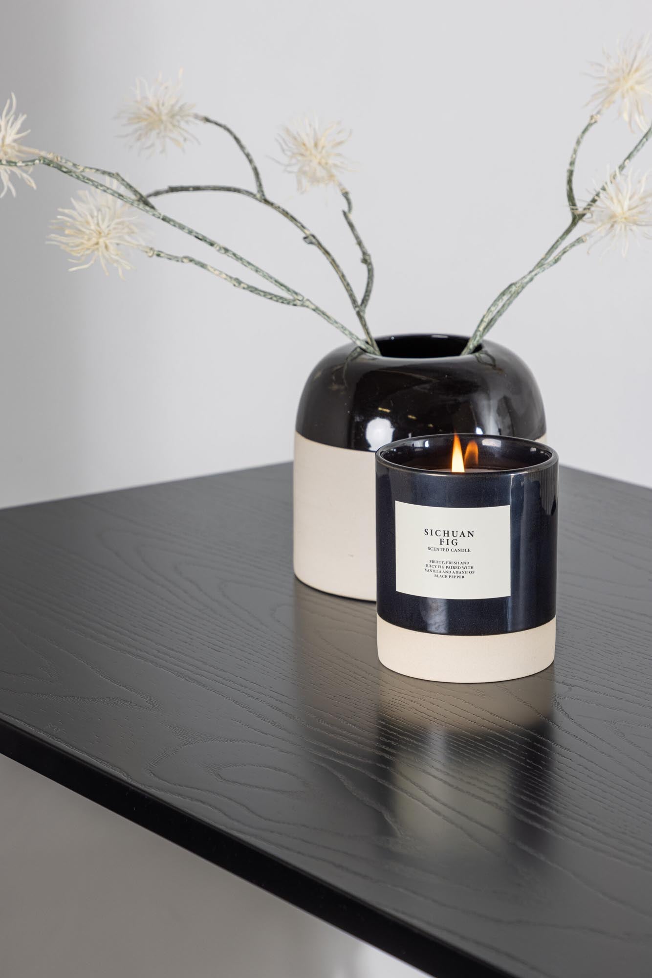 Barset Rax + Lui: Elegantes Set für gesellige Abende, vereint Komfort und modernes Design in Ihrem Zuhause.