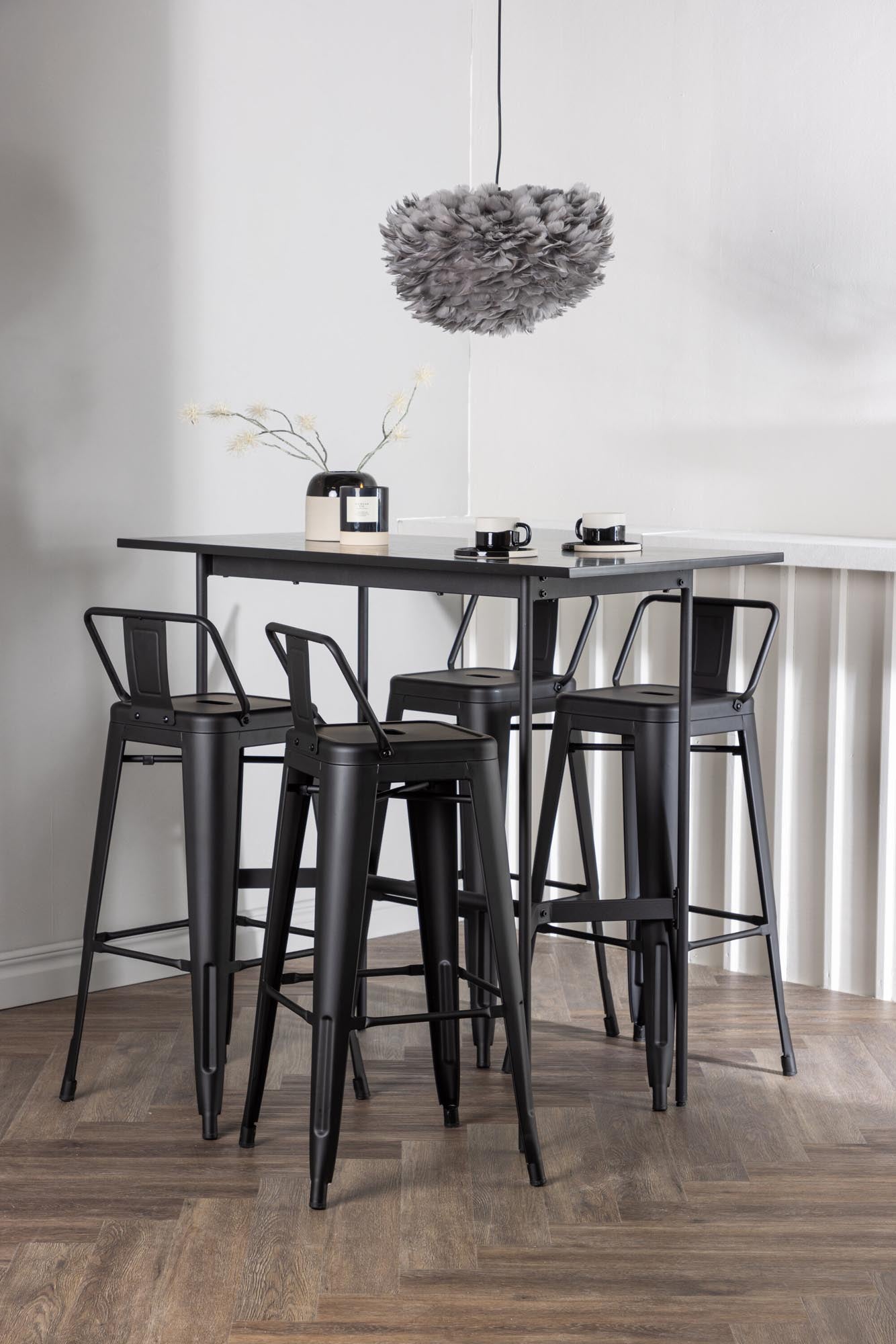 Entdecken Sie das Barset Rax + Tempe von Venture Home: Stilvolles Design, langlebige Materialien und Komfort für gesellige Abende mit Freunden.