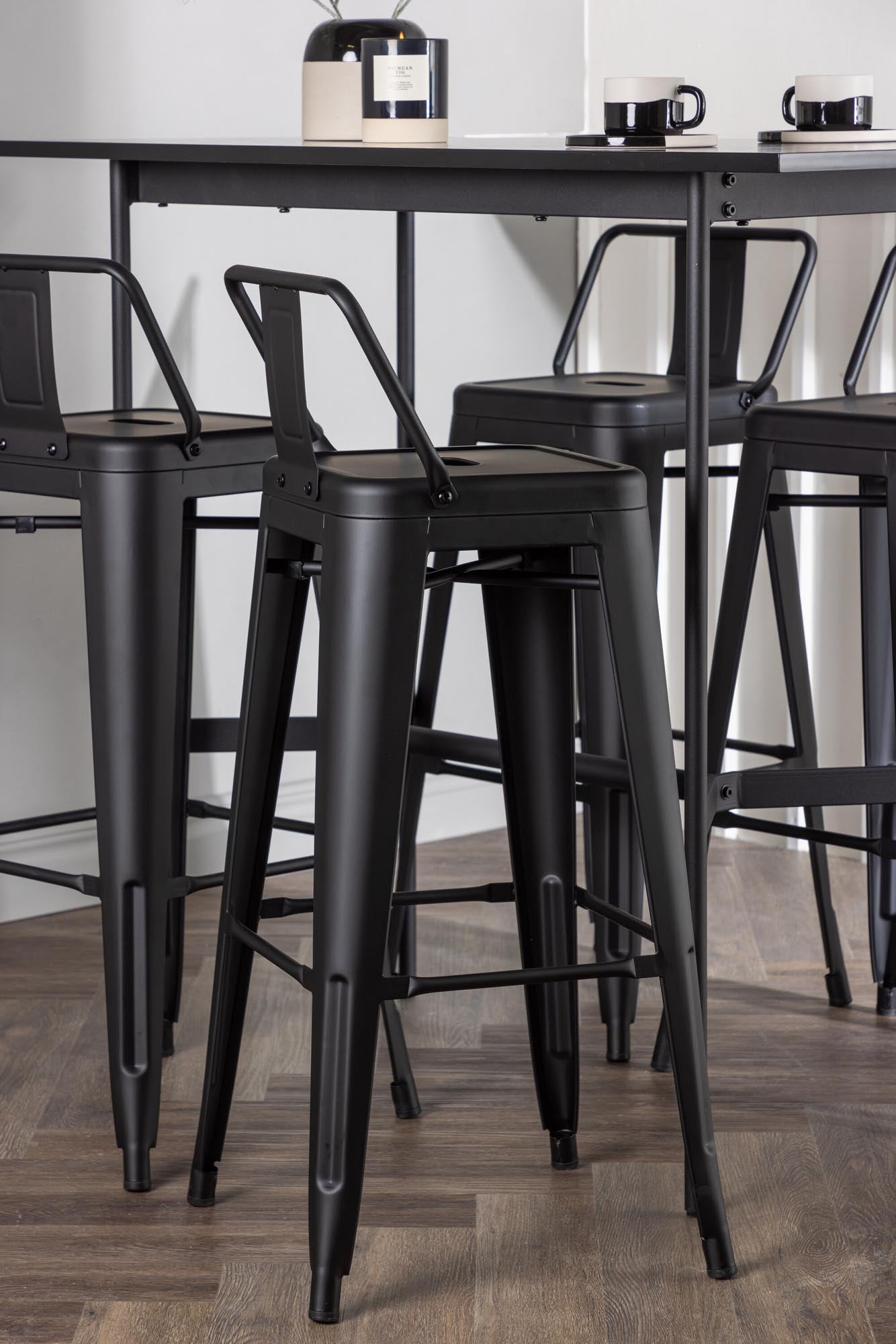 Erleben Sie das Barset Rax + Tempe von Venture Home: Modernes Design, robuste Materialien und idealer Komfort für gesellige Zusammenkünfte.