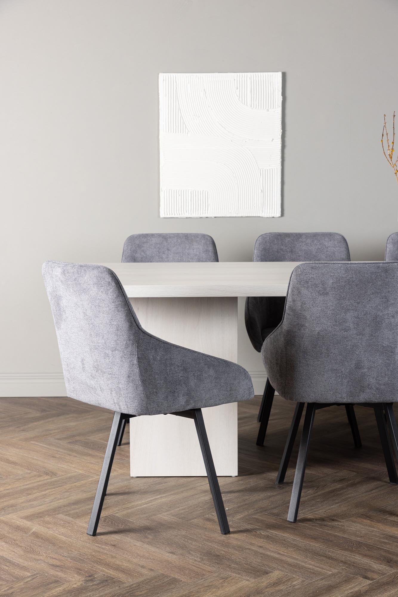 Entdecken Sie das elegante Olga Esszimmerset mit Rosie Stühlen – skandinavisches Design, Komfort und Funktionalität für Ihr Zuhause.