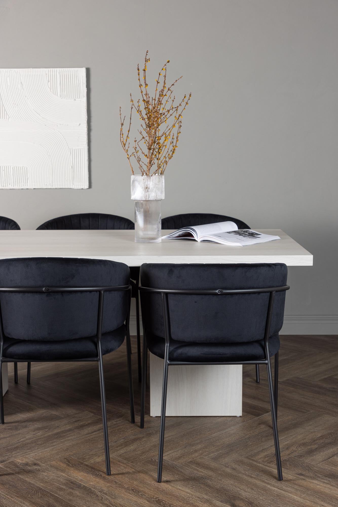 Verleihen Sie Ihrem Essbereich mit dem Olga Esszimmerset + Selma 200cm/6St. von Venture Home einen modernen Touch – stilvoll, funktional und einladend.