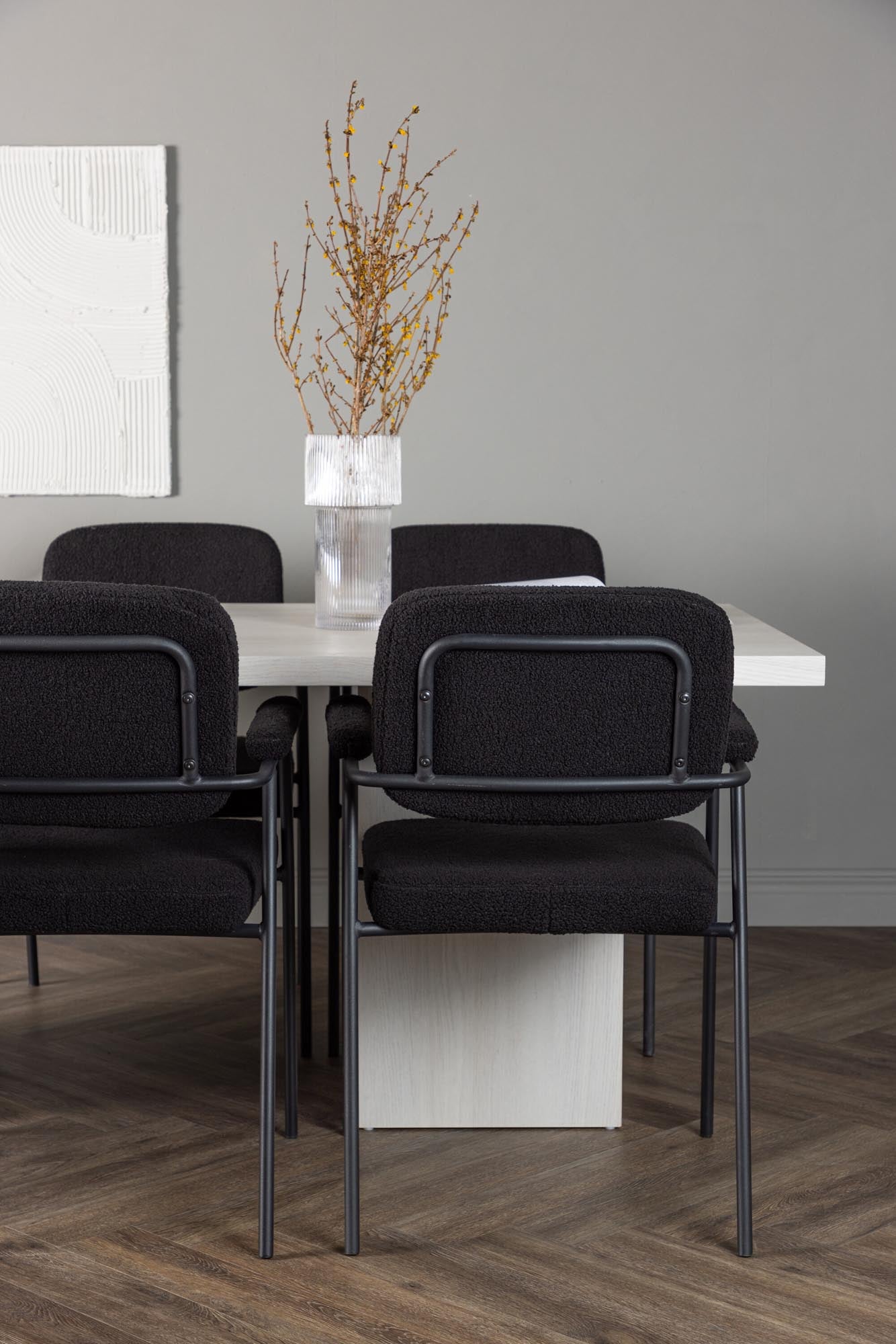 Stilvolles Esszimmerset: Rechteckiger Olga Tisch (200cm) mit 6 eleganten Yesterday-Stühlen, pflegeleichtes Design, ideal für gemütliche Essensrunden.