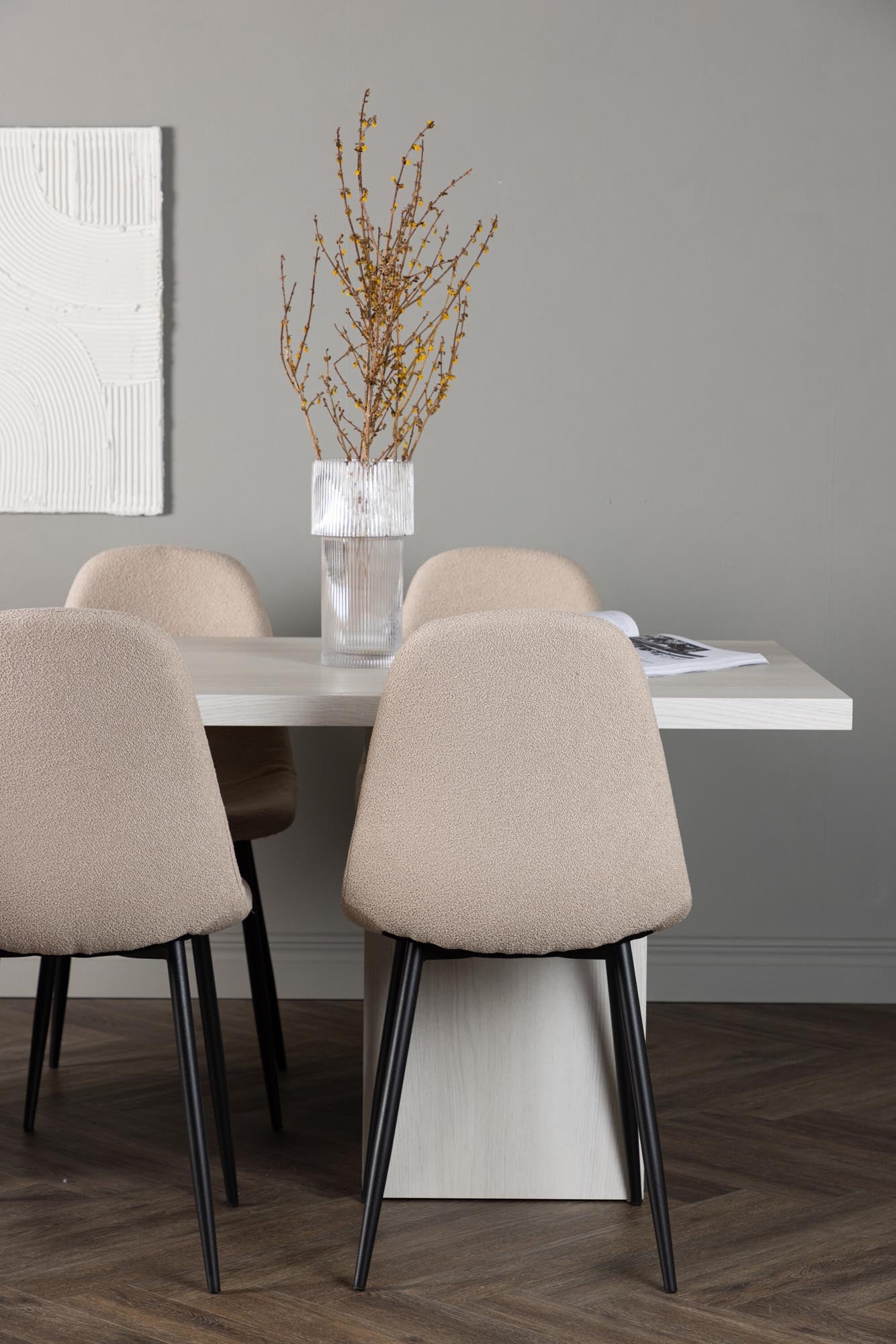 Elegantes Esszimmerset: 200cm Olga Tisch mit 6 bequemen Polar-Stühlen, skandinavisches Design, pflegeleichte Oberflächen, perfekt für gesellige Abende.