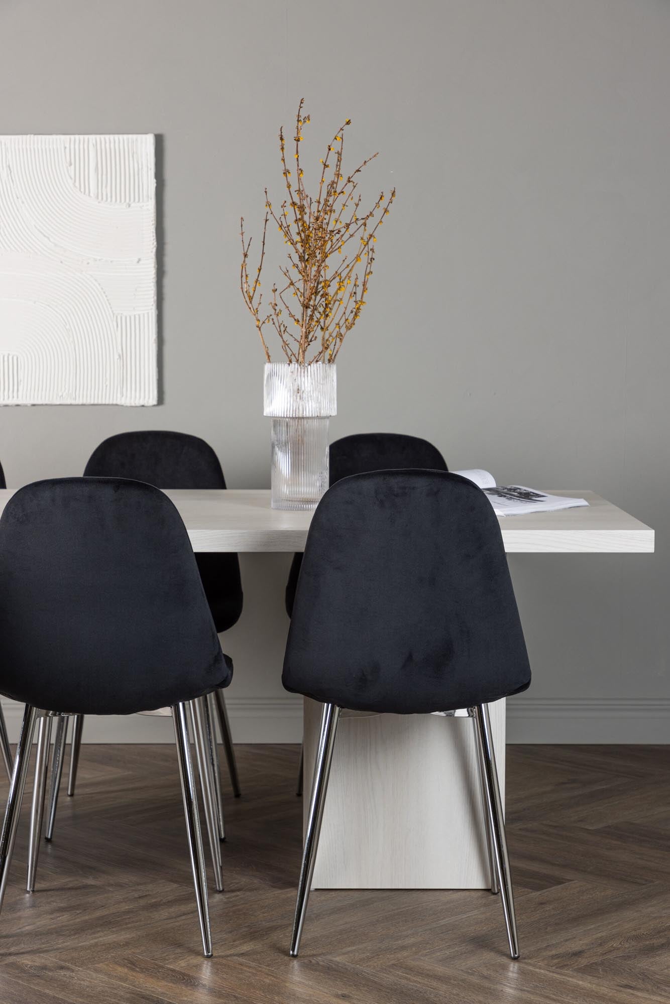 Stilvolles Esszimmerset mit 200 cm Esstisch und 6 bequemen Polar-Stühlen von Venture Home. Perfekt für ein modernes Zuhause und gesellige Abende.