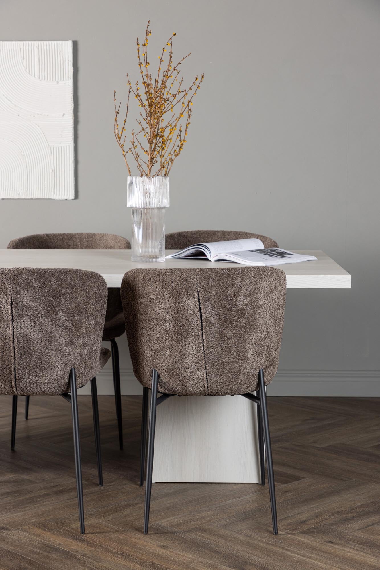 Elegantes Esszimmerset Olga mit 200 cm Tisch und 6 Modesto-Stühlen. Ideal für gesellige Abende und stilvolle Anlässe.