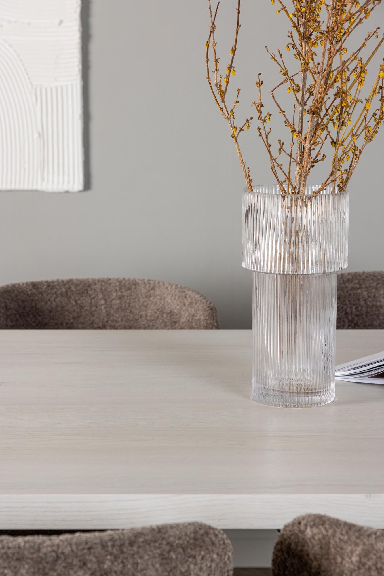 Stilvolles Olga Esszimmerset mit 200cm Tisch und 6 bequemen Modesto-Stühlen. Perfekt für gesellige Abende und festliche Anlässe.