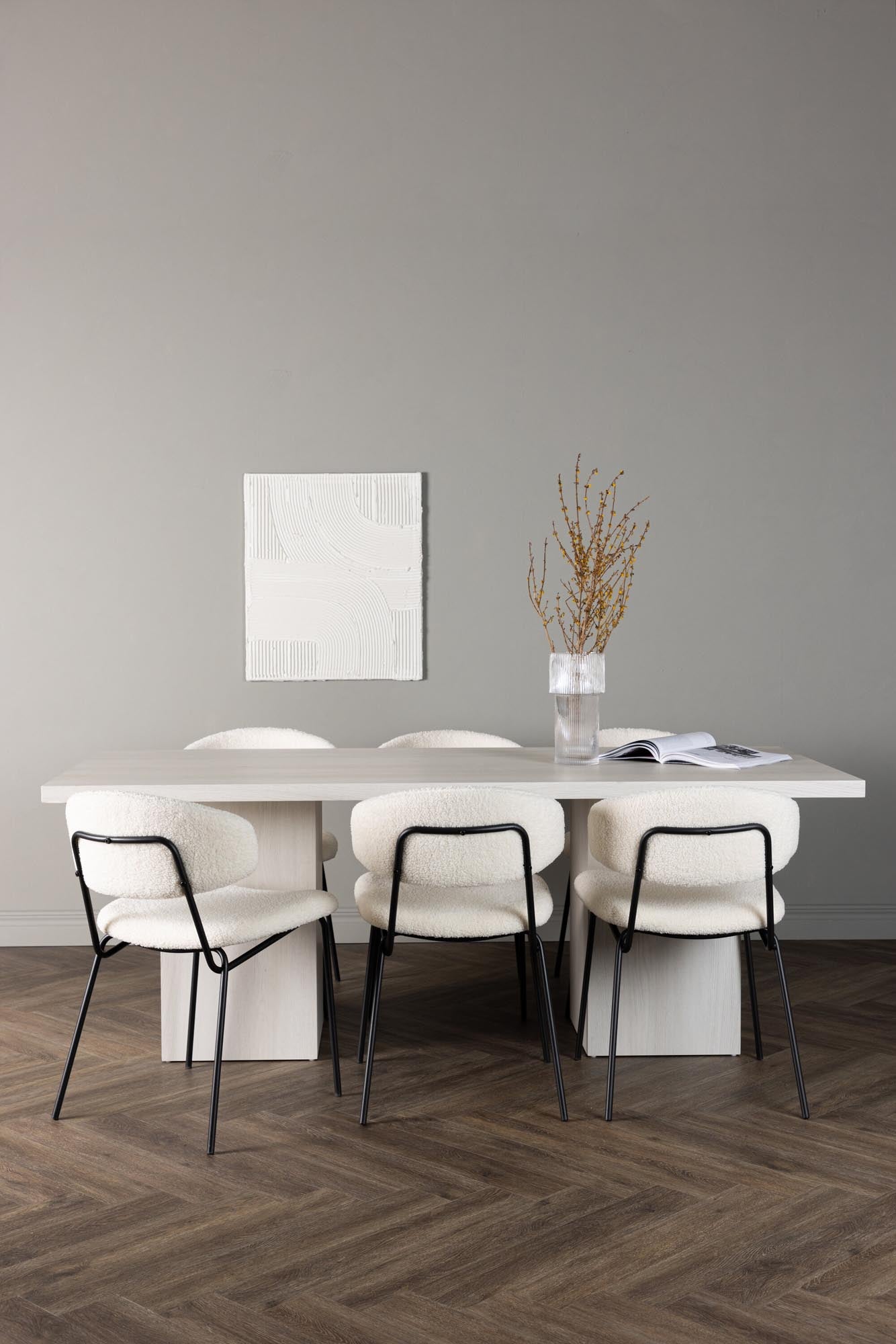 Erleben Sie das Olga Esszimmerset + Chico 200cm/6St. von Venture Home – eine harmonische Kombination aus skandinavischem Stil, Funktionalität und Komfort für gesellige Momente.